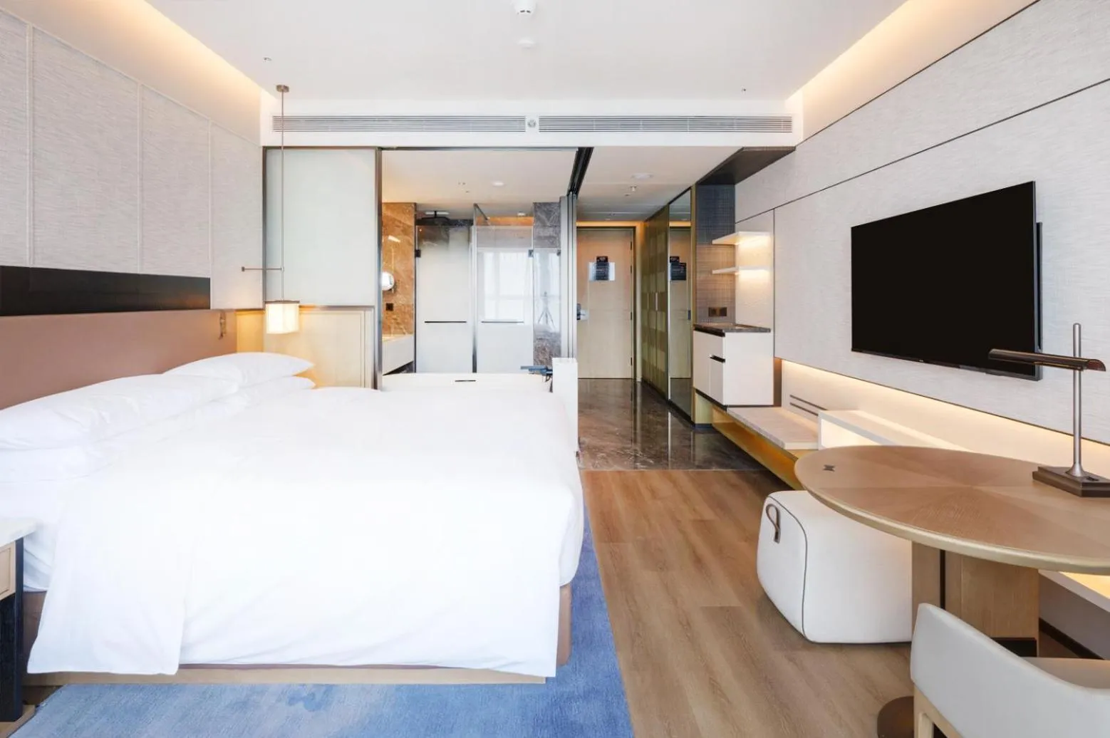 Bed in Luoyang Marriott Hotel