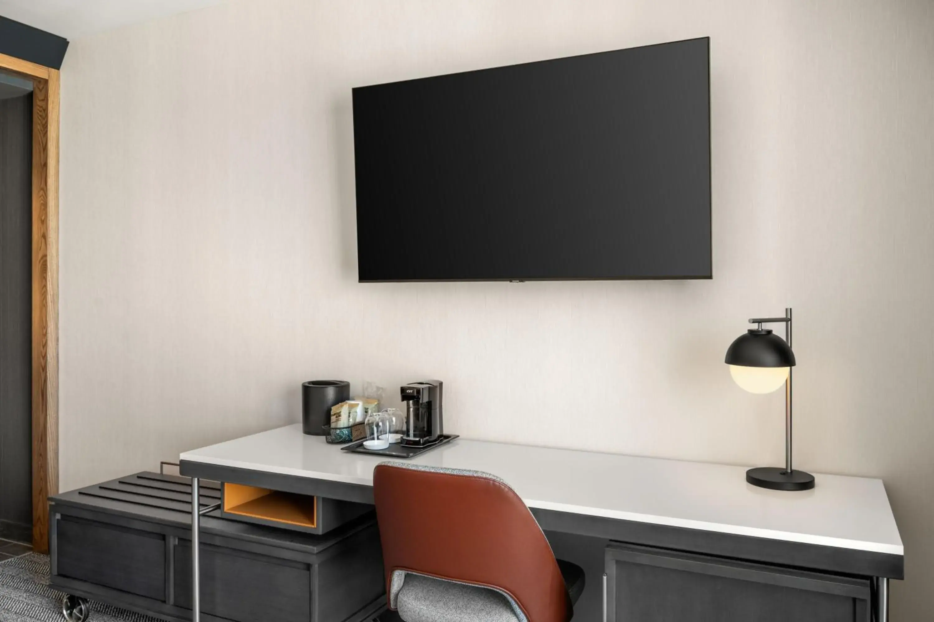 Standard King Room with City View in Courtyard by Marriott Milwaukee Brookfield at Poplar Creek Standard King Room with City View in Courtyard by Marriott Milwaukee Brookfield at Poplar Creek