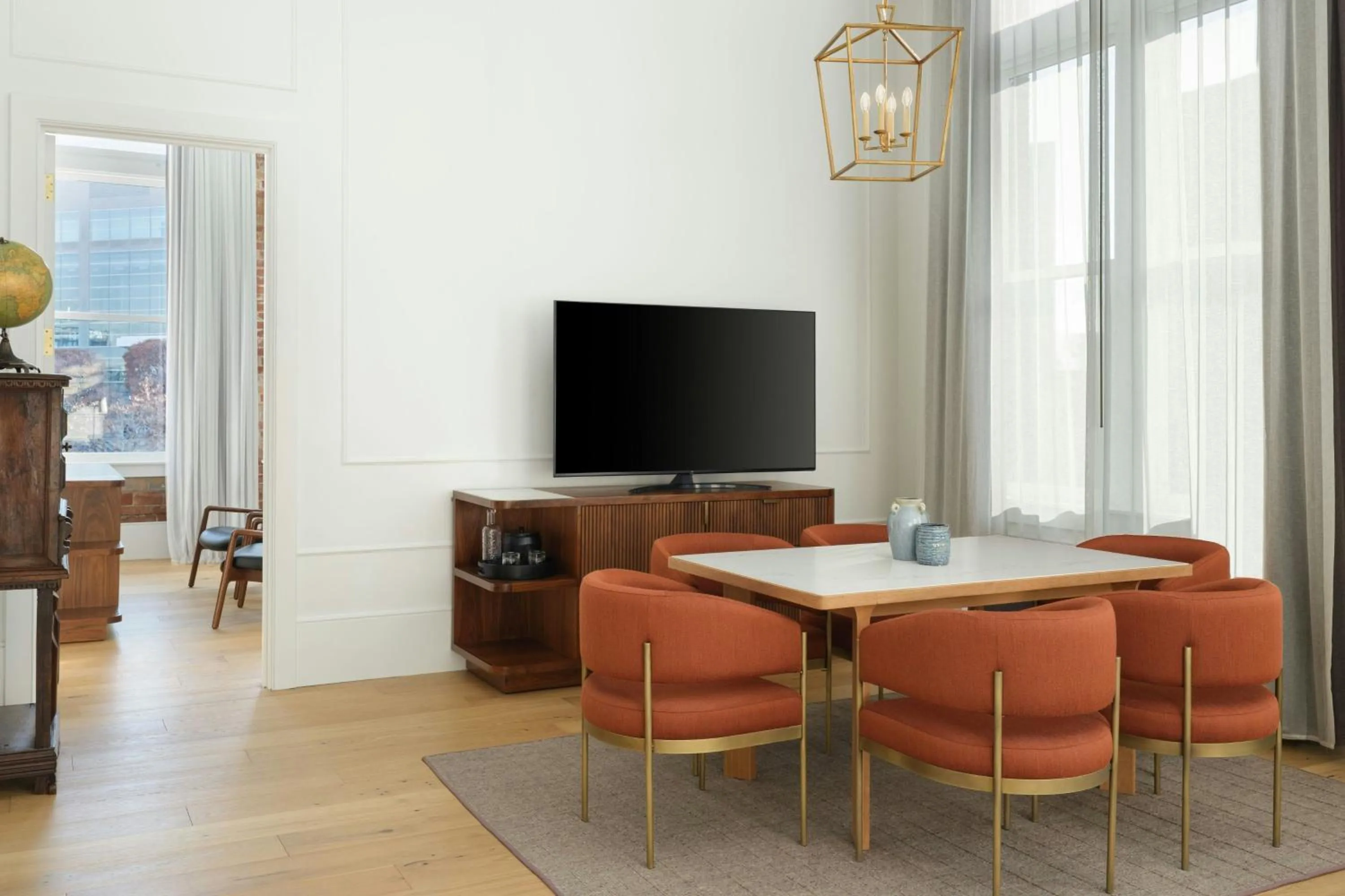 Photo of the whole room in Asher Adams, Autograph Collection