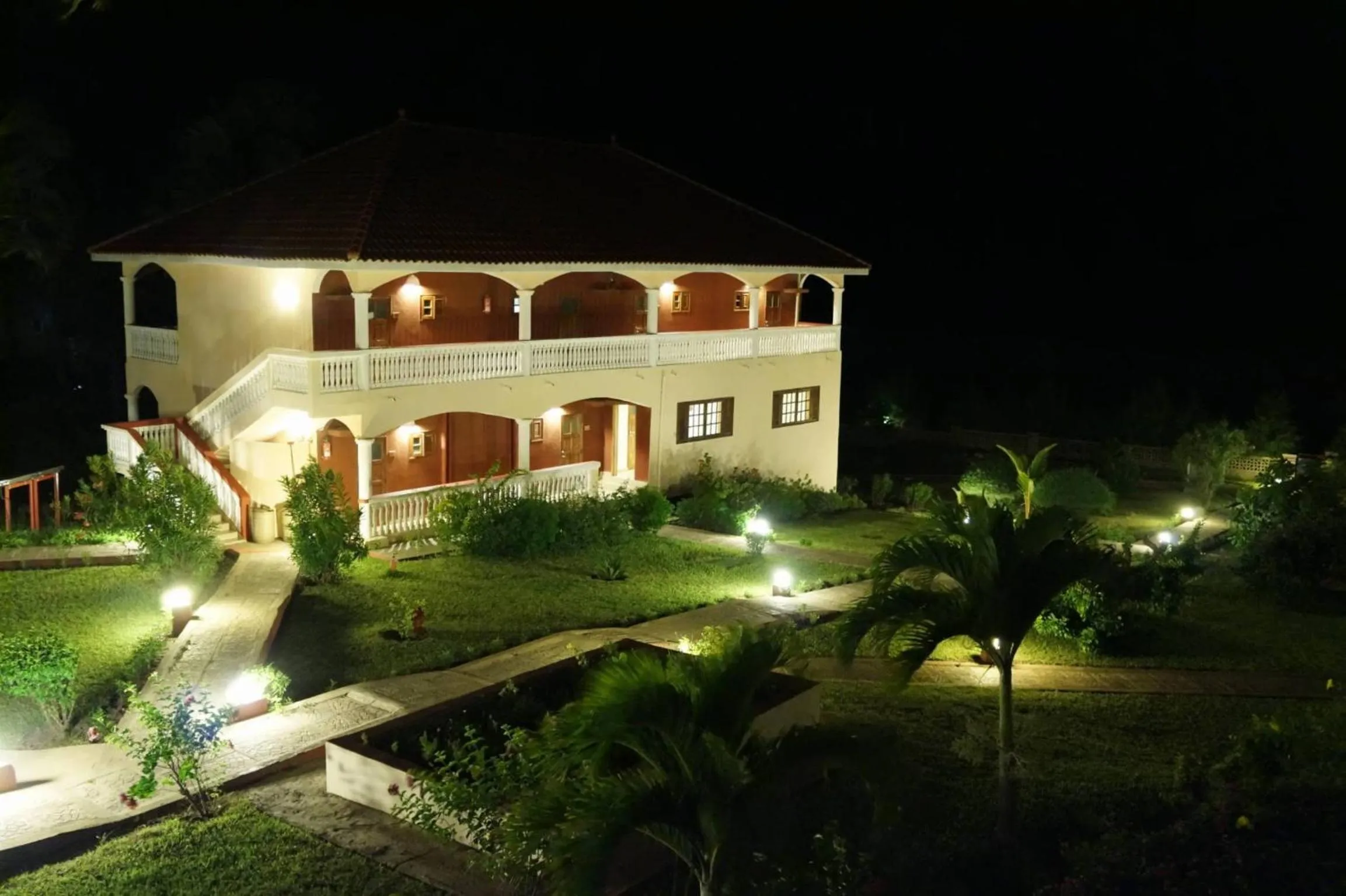 Facade/entrance in Lemon Creek Hotel Resort