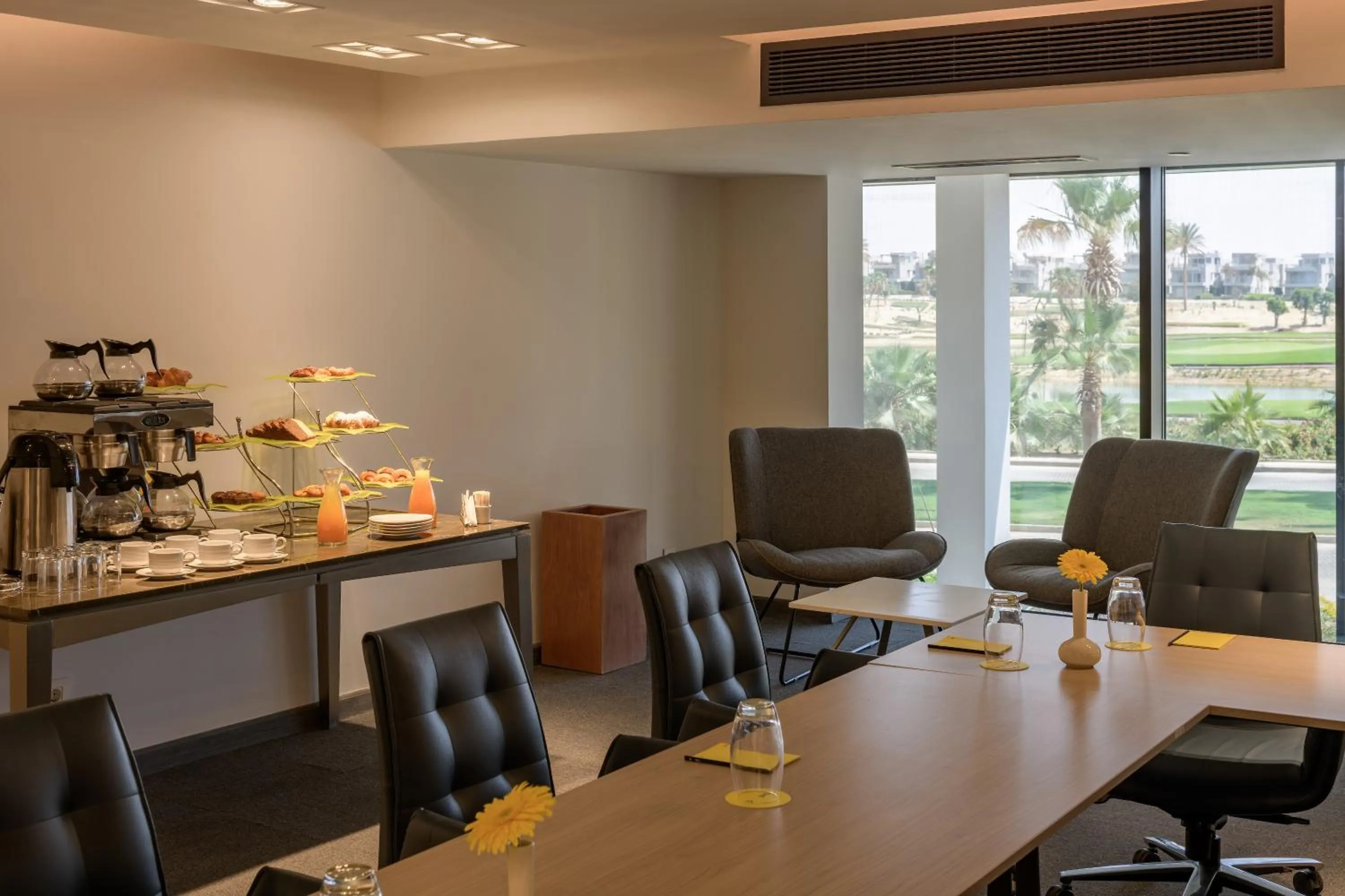 Coffee/tea facilities in The G Einbay Golf Resort