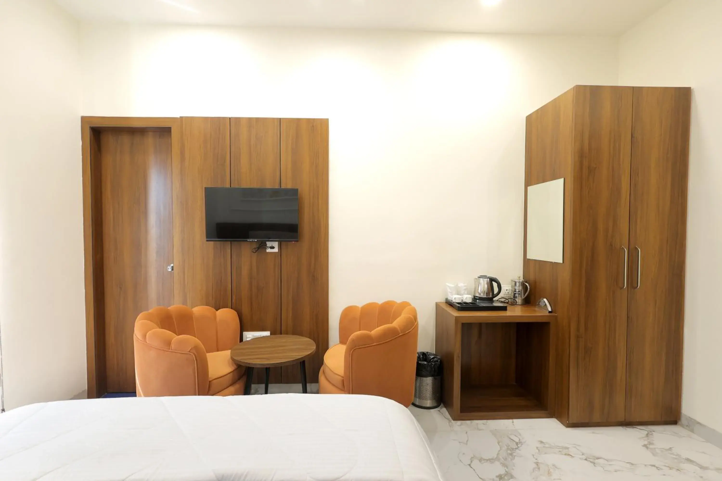 TV and multimedia, Bed in Hotel Shrinath Palace TV and multimedia, Bed in Hotel Shrinath Palace