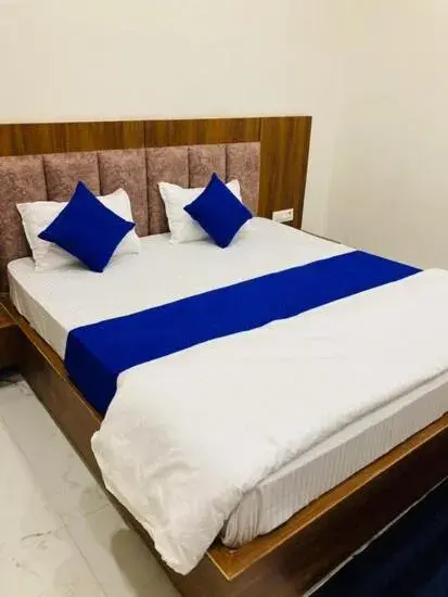 Bed in Hotel Shrinath Palace Bed in Hotel Shrinath Palace