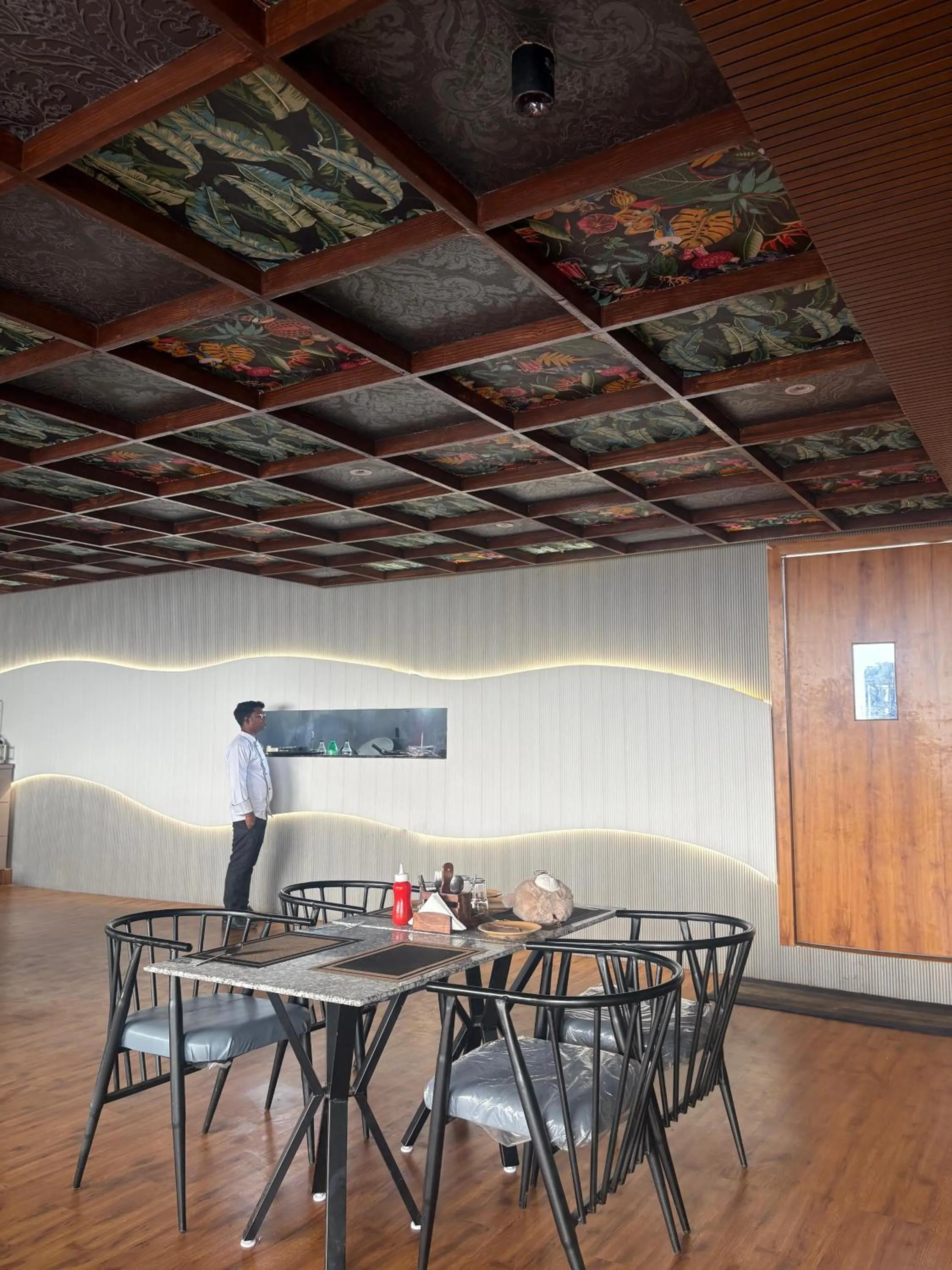 Restaurant/places to eat in Hotel Shrinath Palace