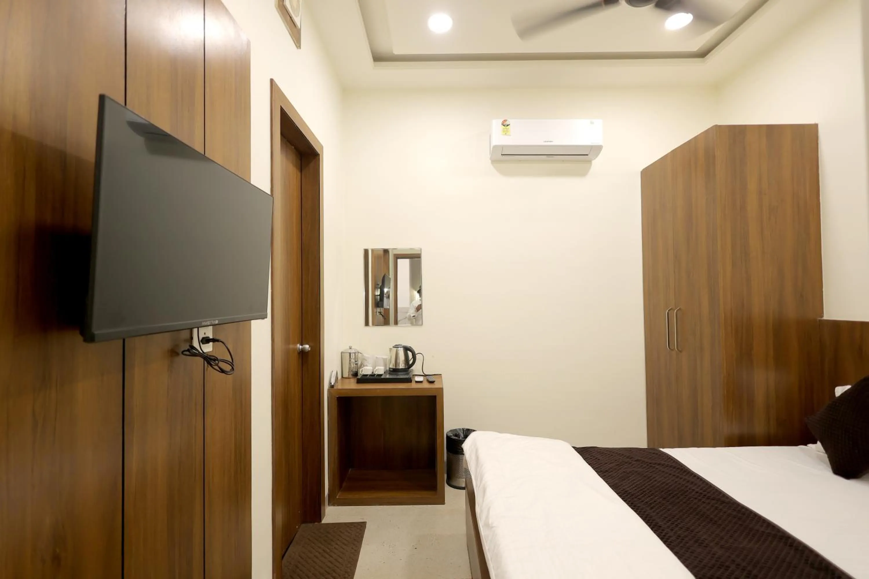 Bedroom, Bed in Hotel Shrinath Palace