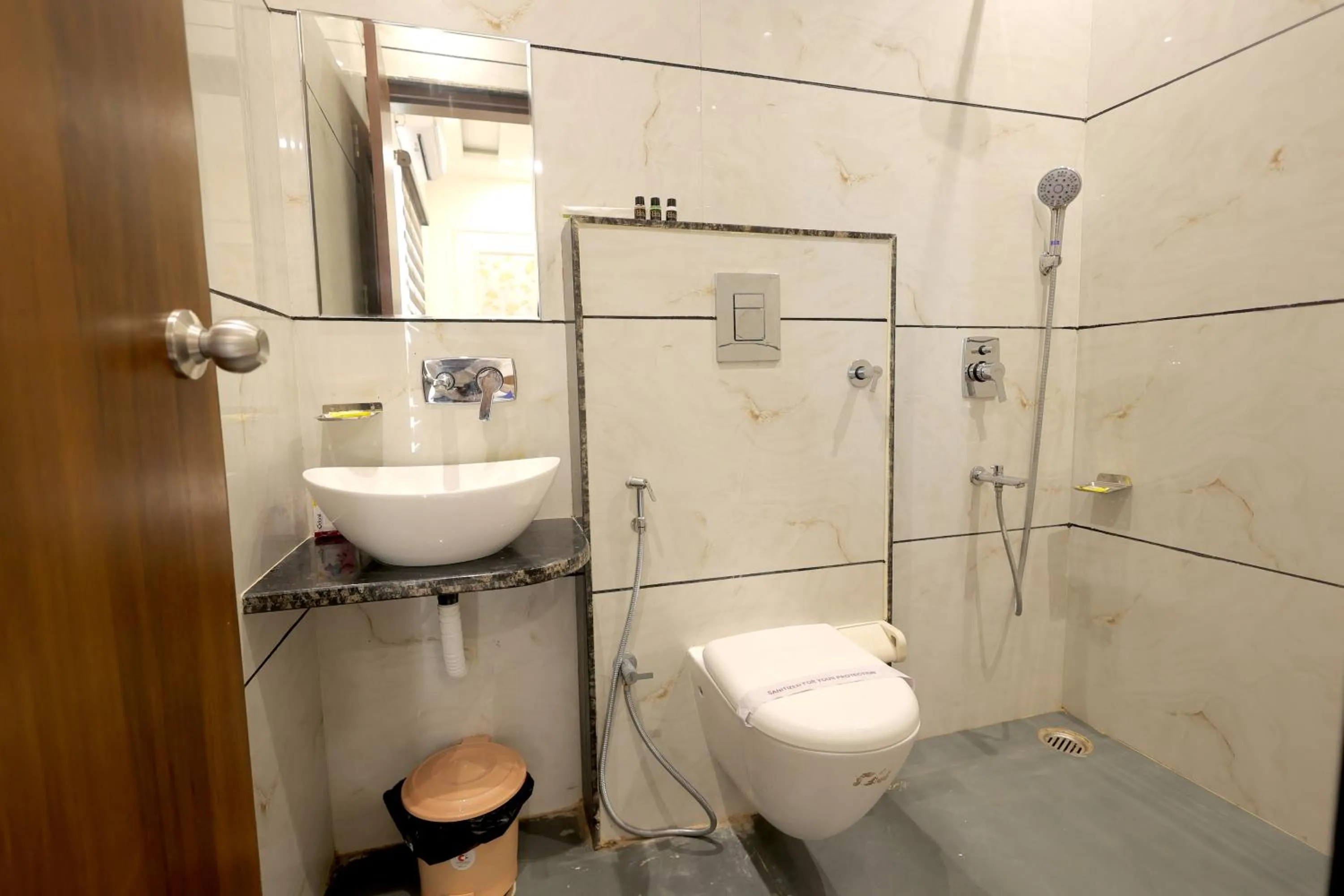 Shower in Hotel Shrinath Palace