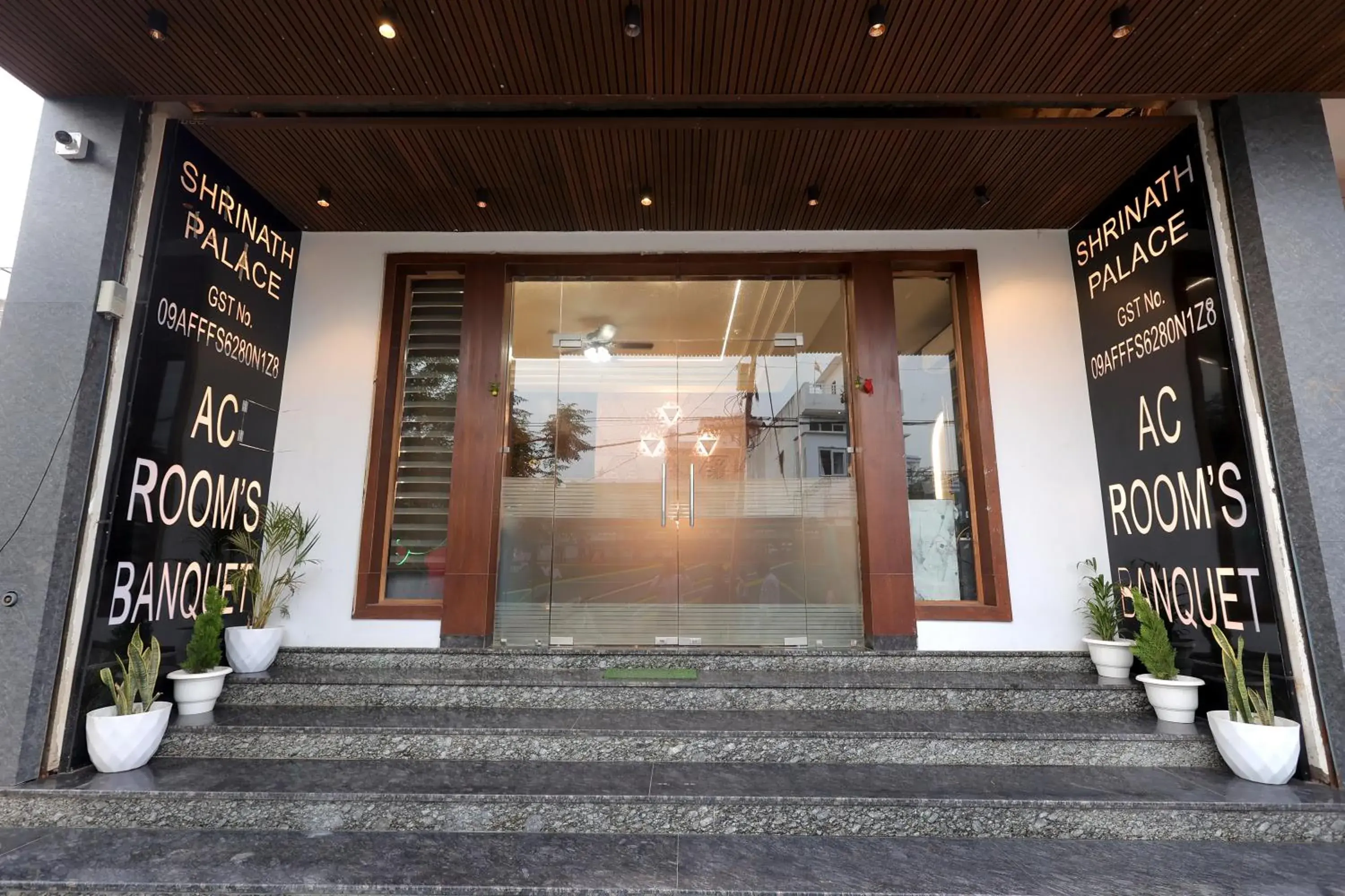 Property building in Hotel Shrinath Palace Property building in Hotel Shrinath Palace