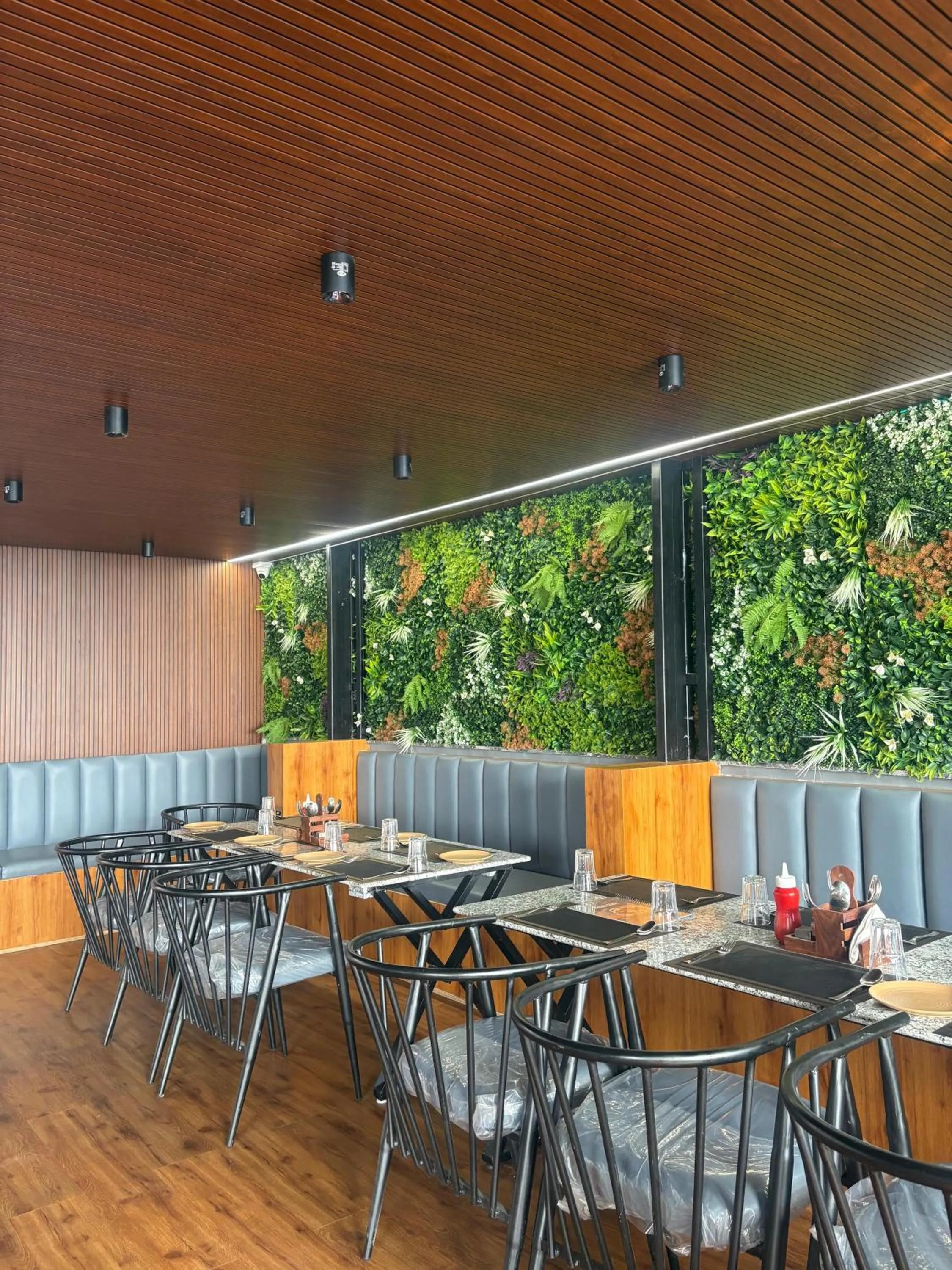 Restaurant/places to eat in Hotel Shrinath Palace