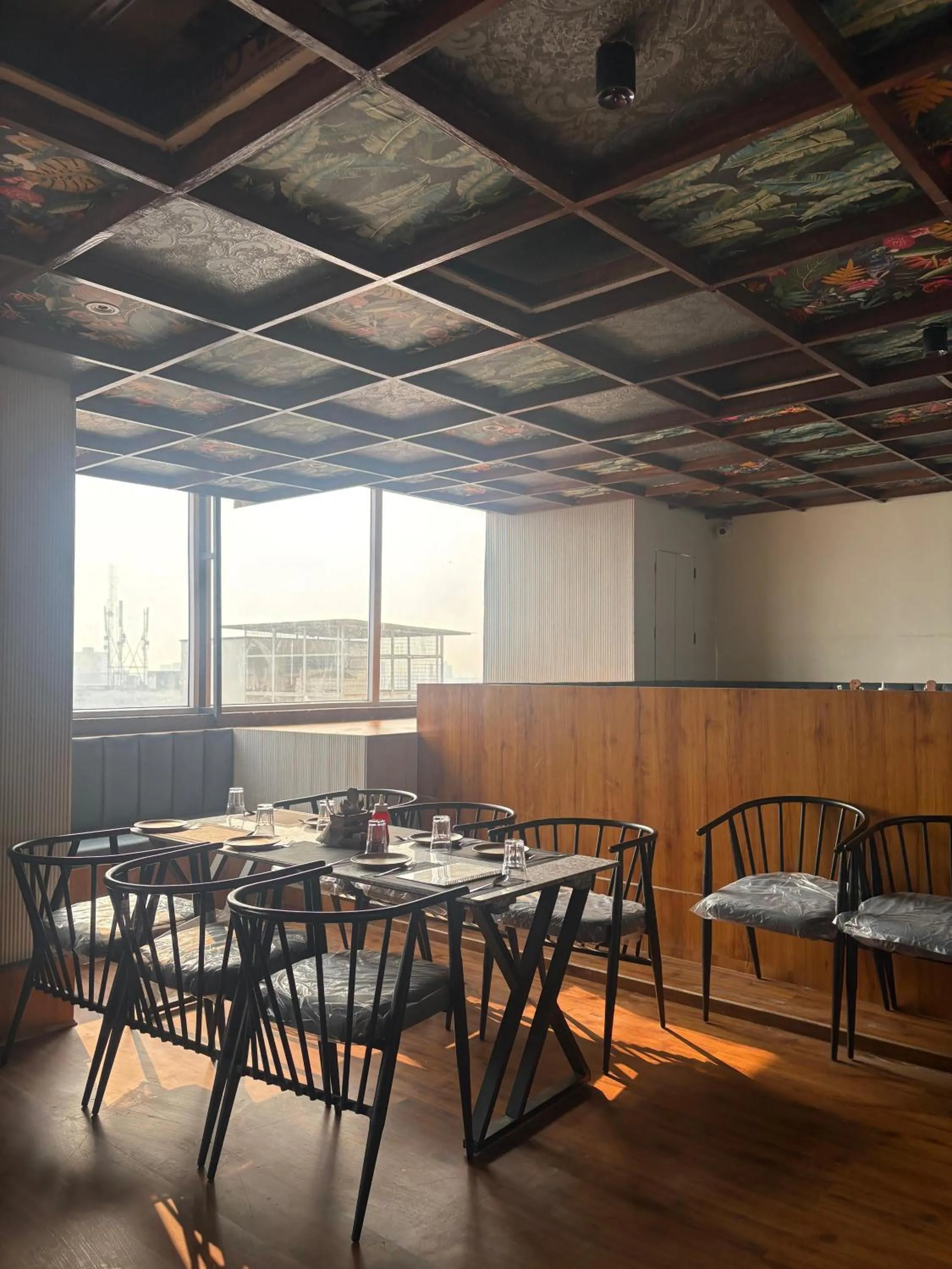 Restaurant/places to eat in Hotel Shrinath Palace