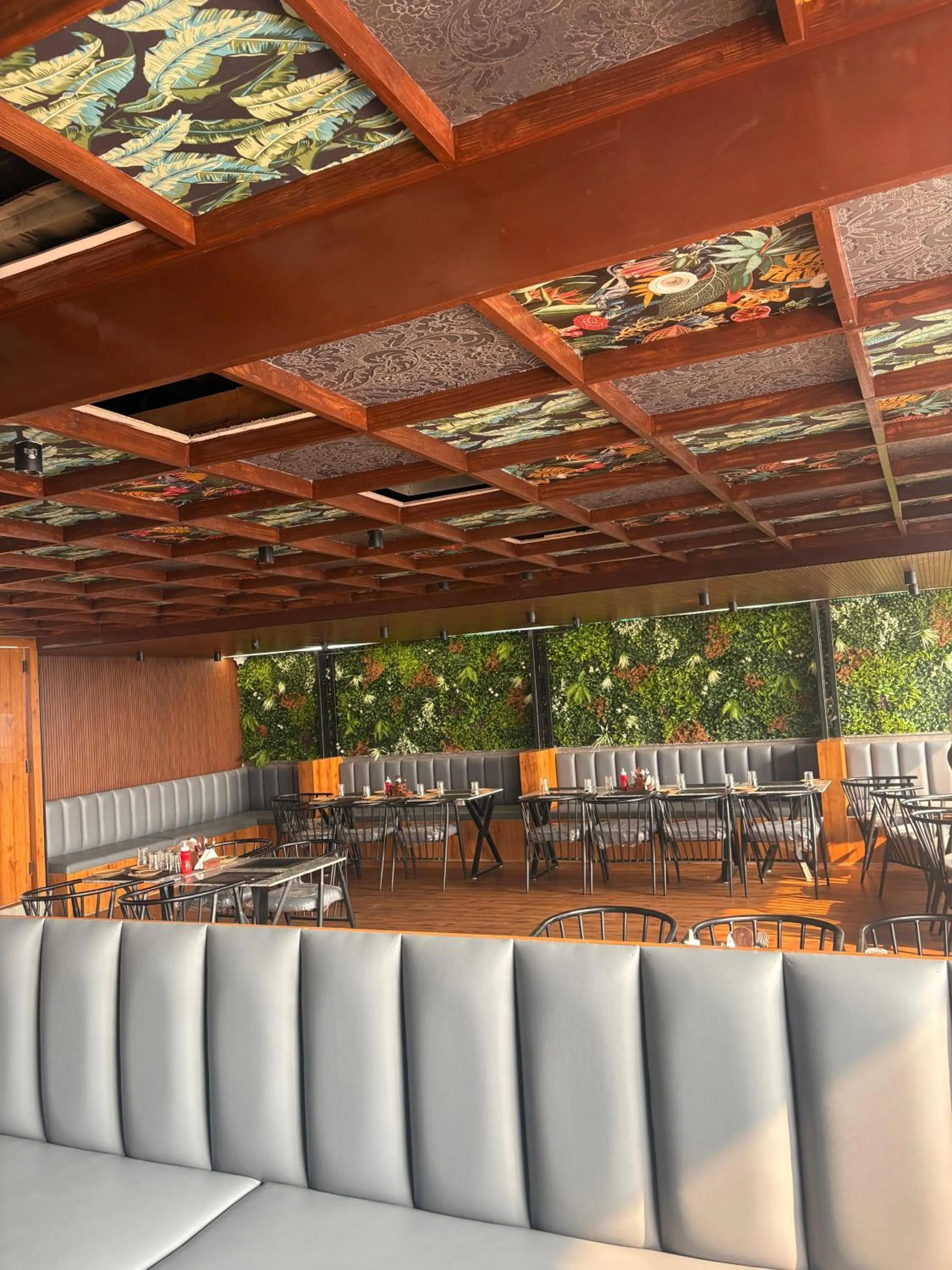 Restaurant/places to eat in Hotel Shrinath Palace