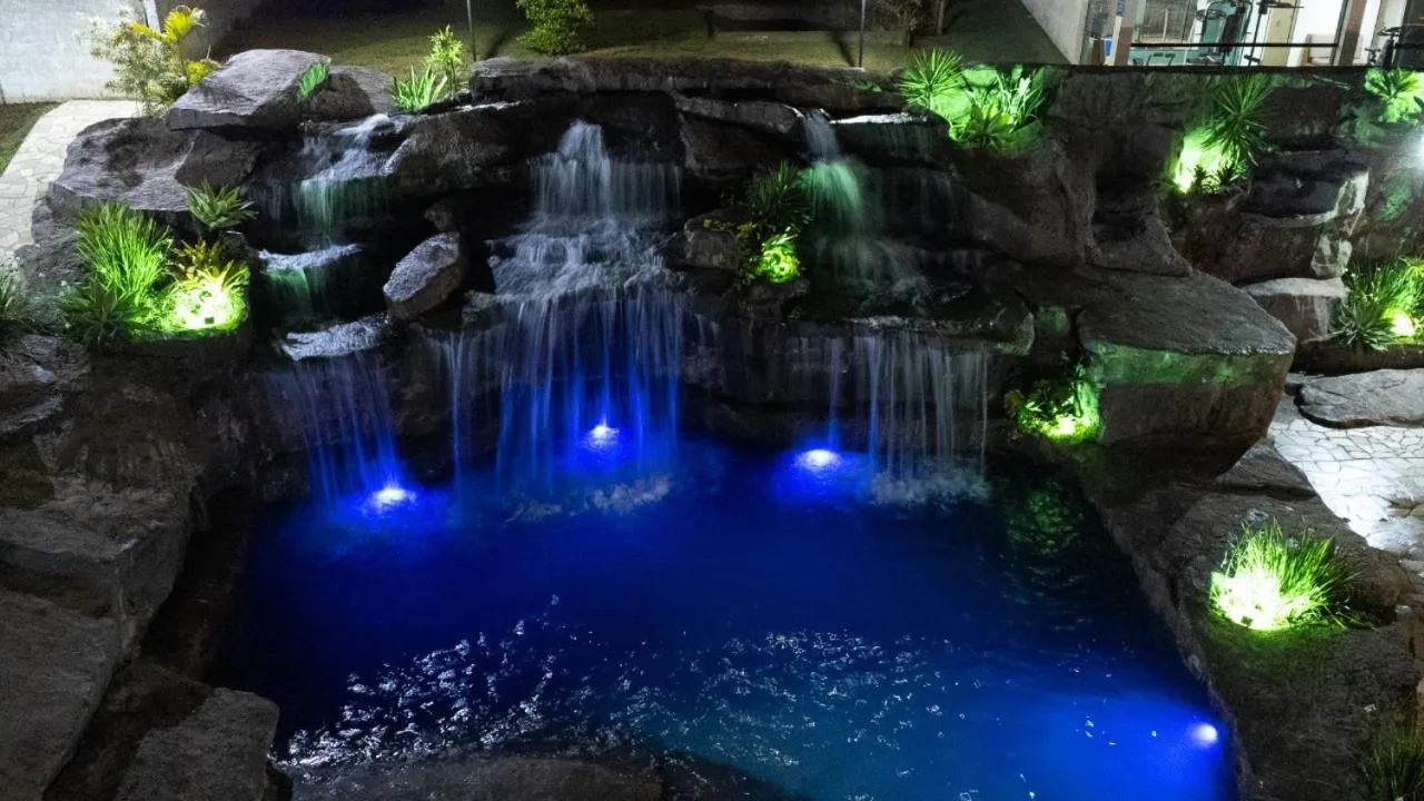 Swimming pool in Hotel Arlen 4