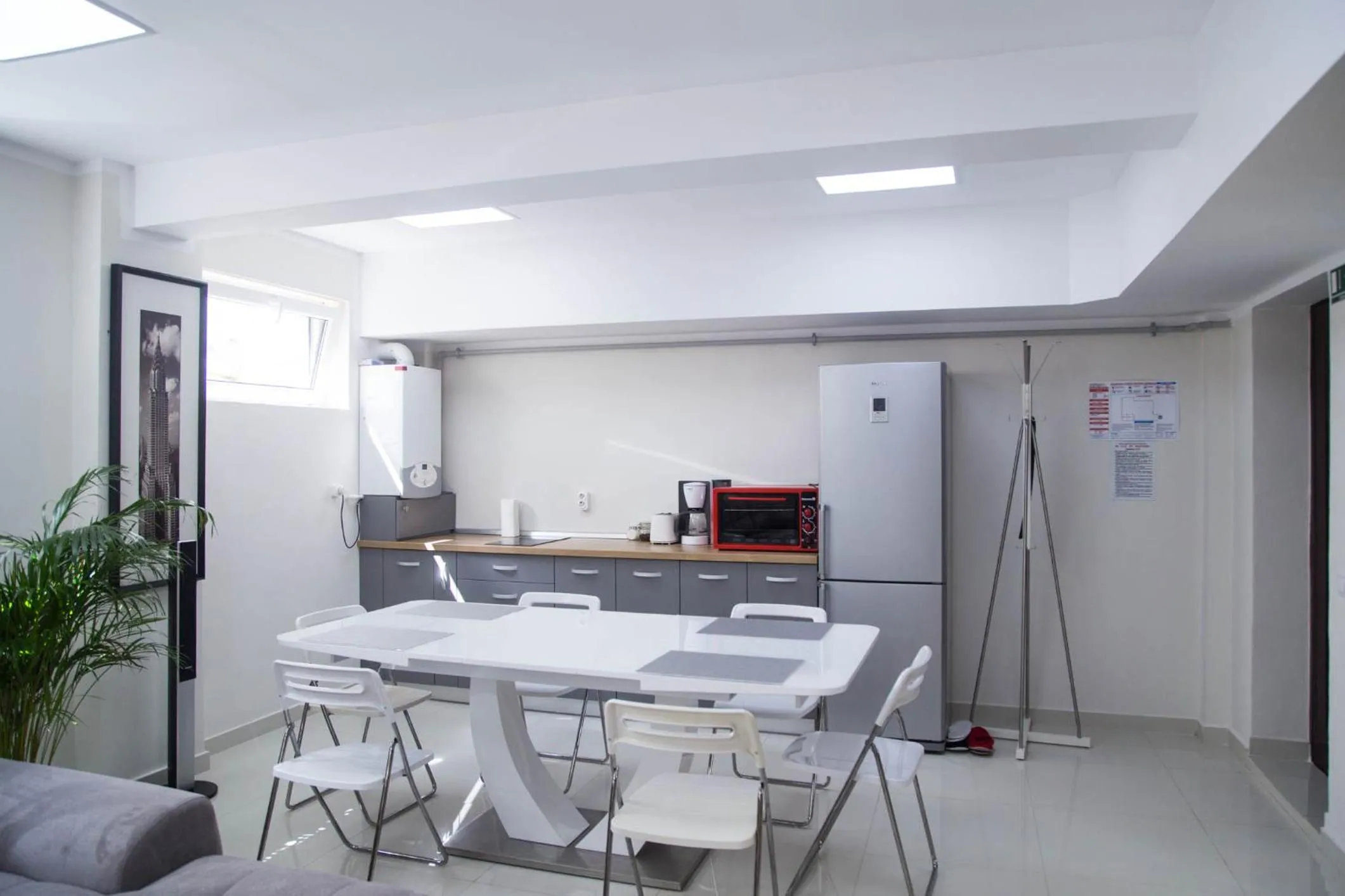 Kitchen or kitchenette in Hermann Apartments