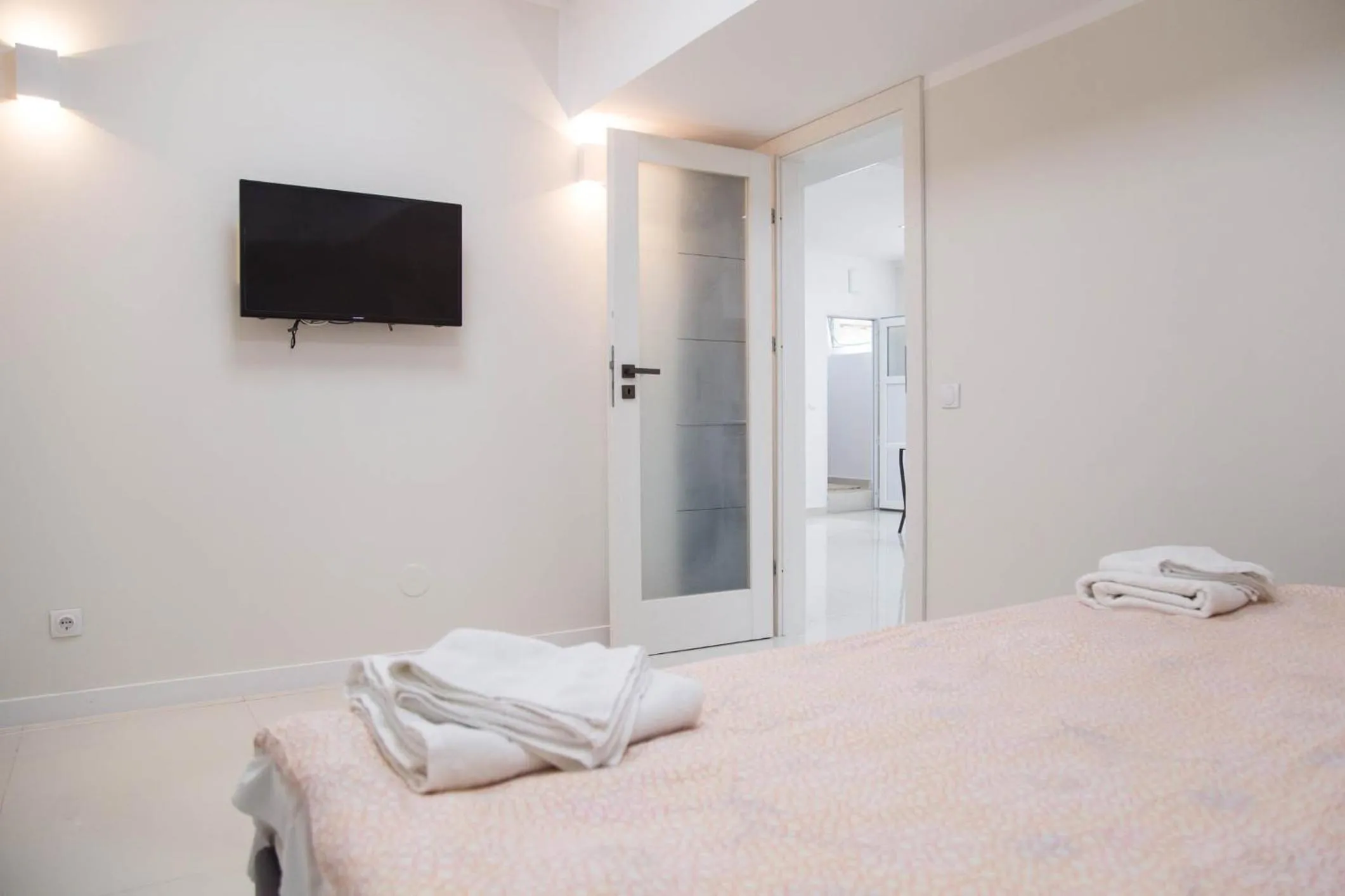 Bedroom, Bed in Hermann Apartments