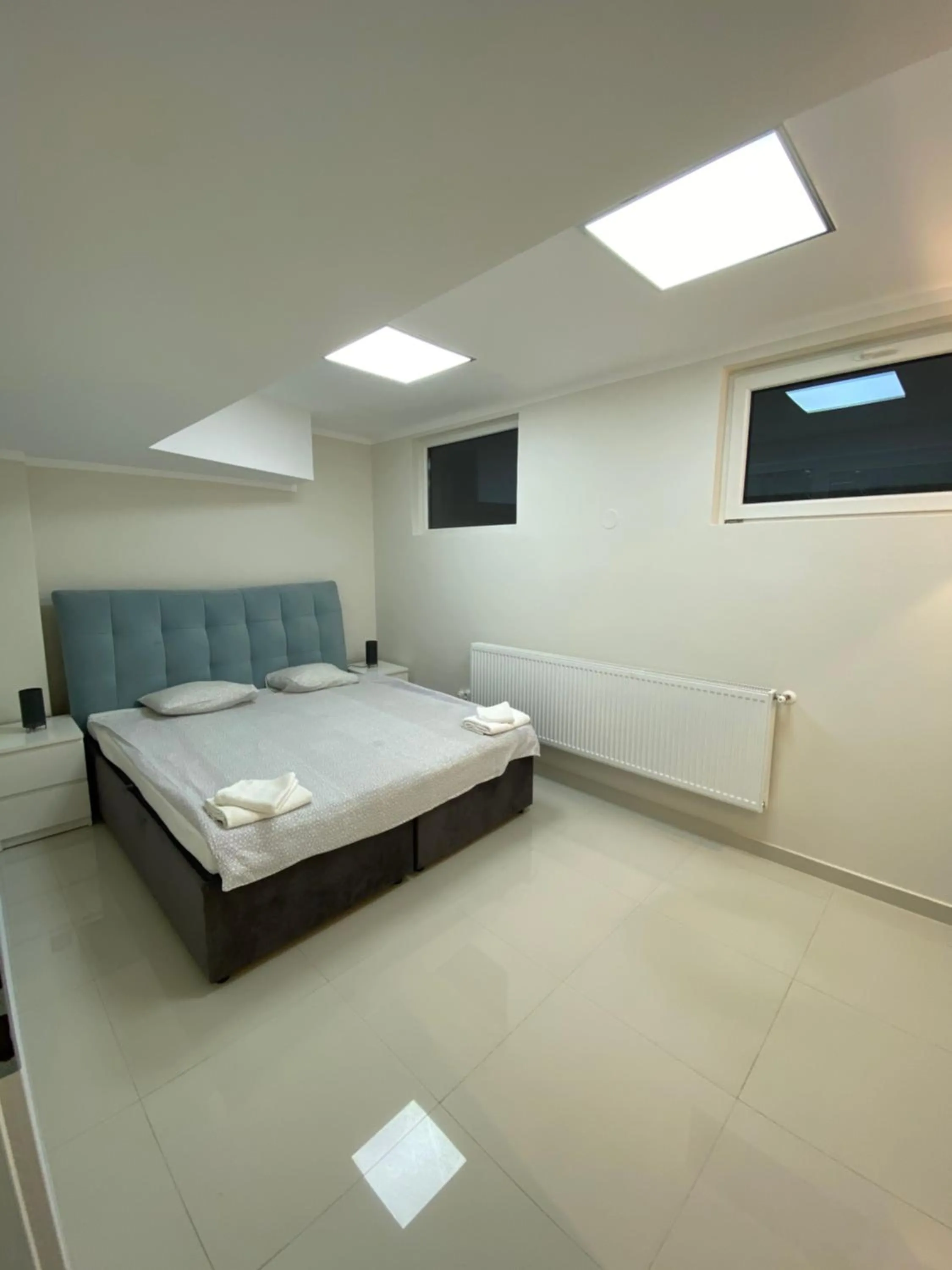 Bedroom, Bed in Hermann Apartments