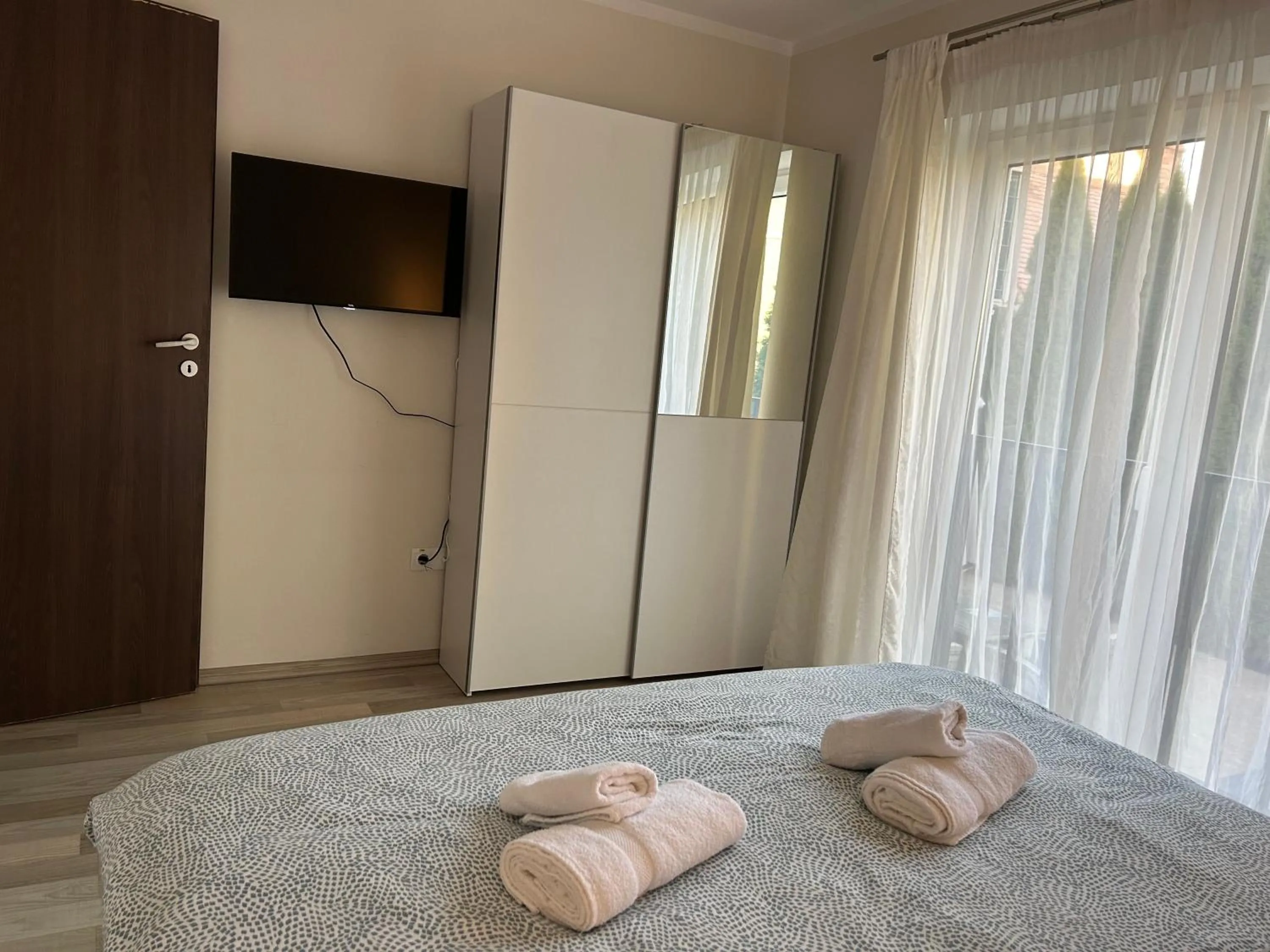 Bedroom, Bed in Hermann Apartments