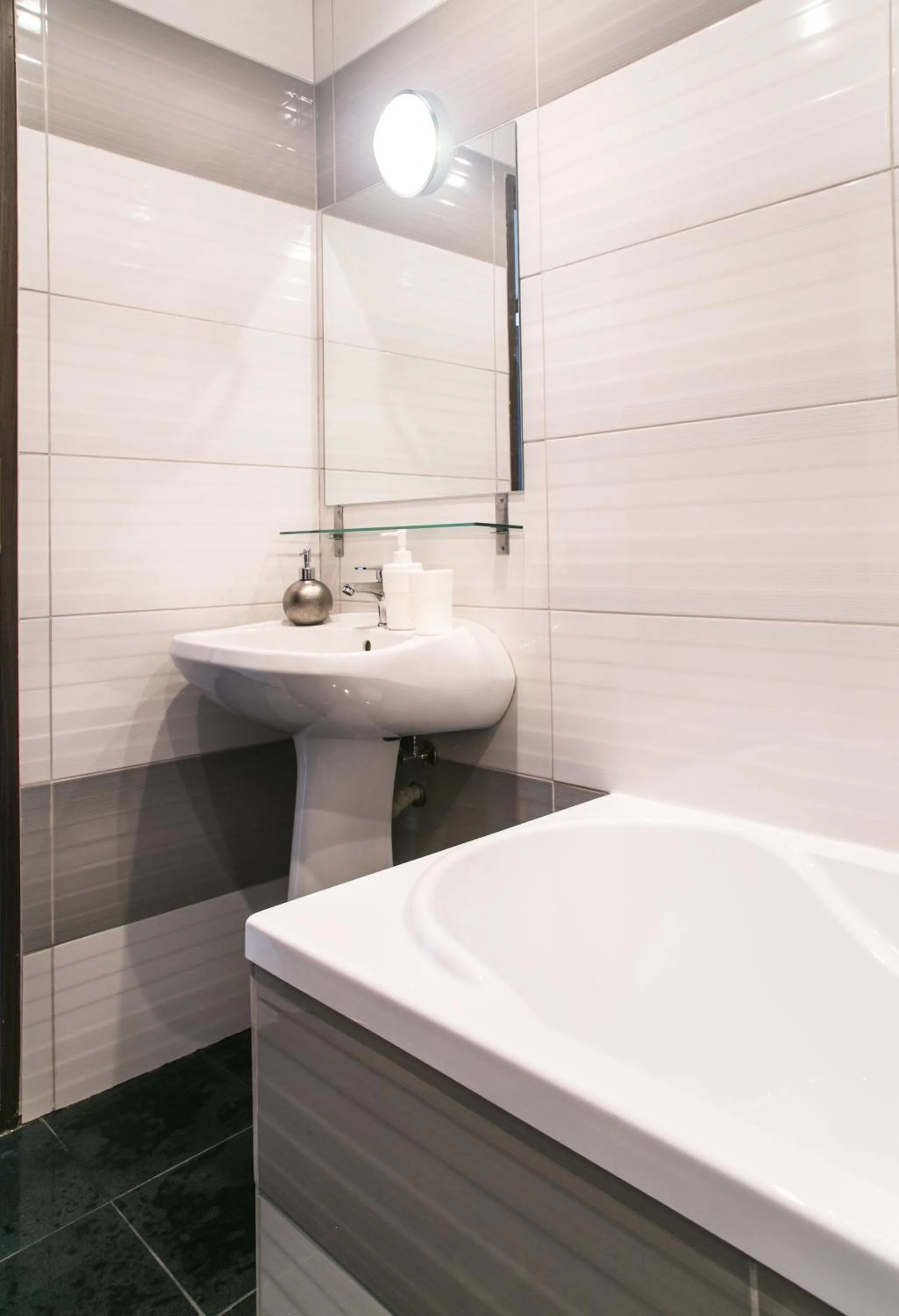 Shower in Hermann Apartments