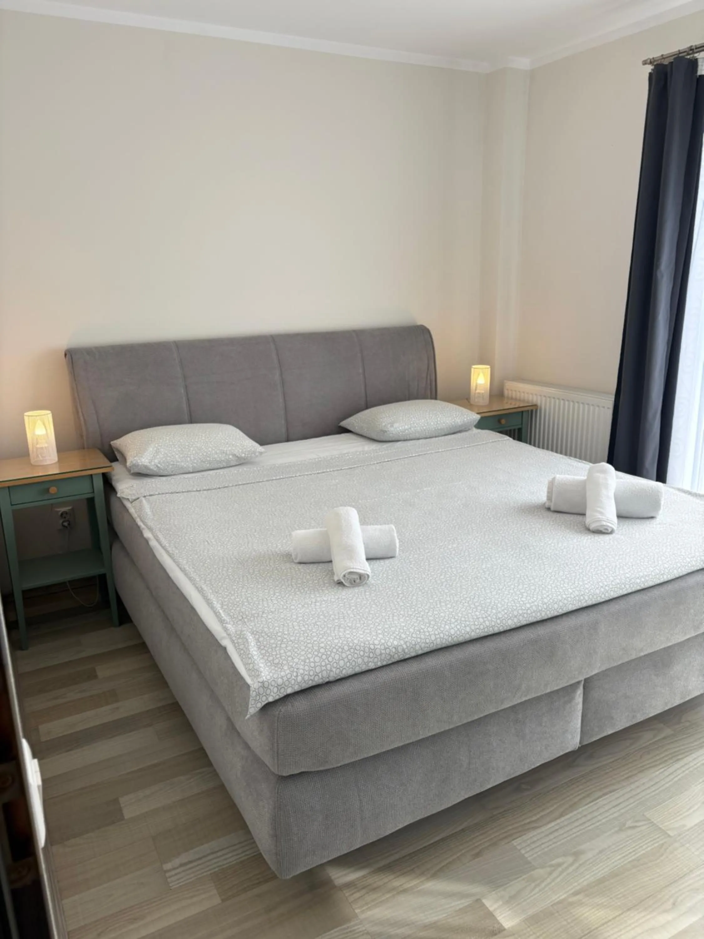 Bedroom, Bed in Hermann Apartments