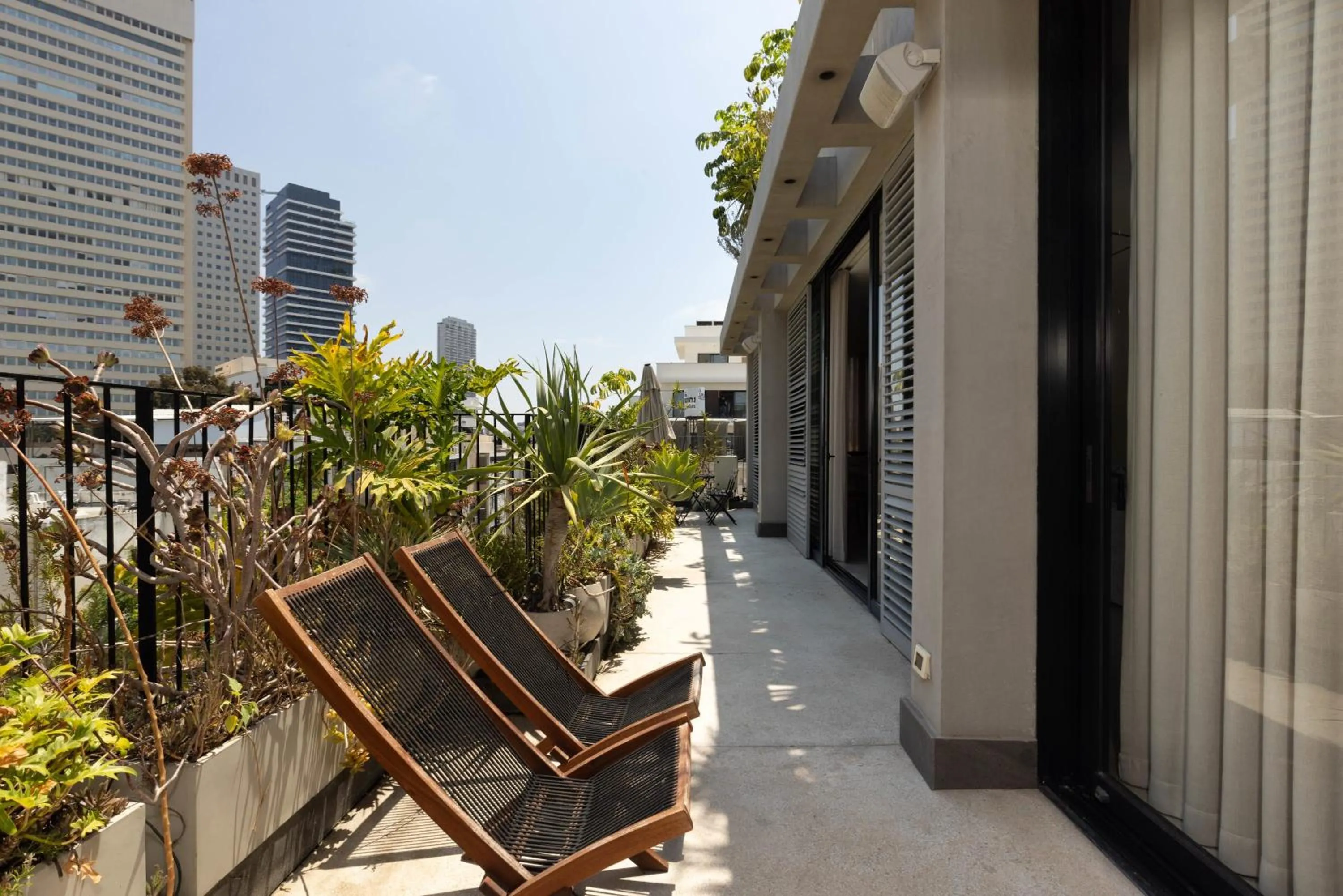 High Living Penthouse with Rooftop Pool