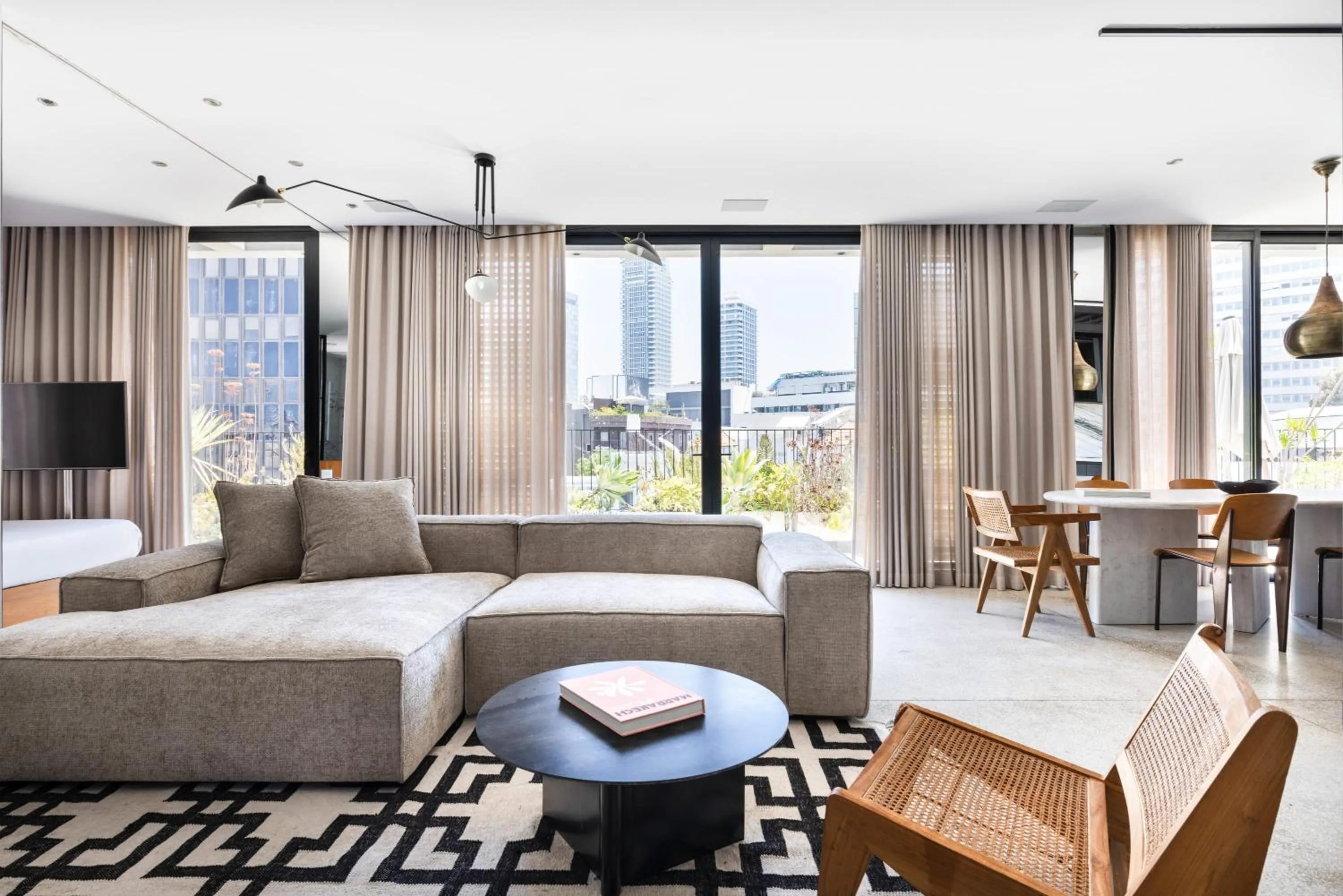 High Living Penthouse with Rooftop Pool