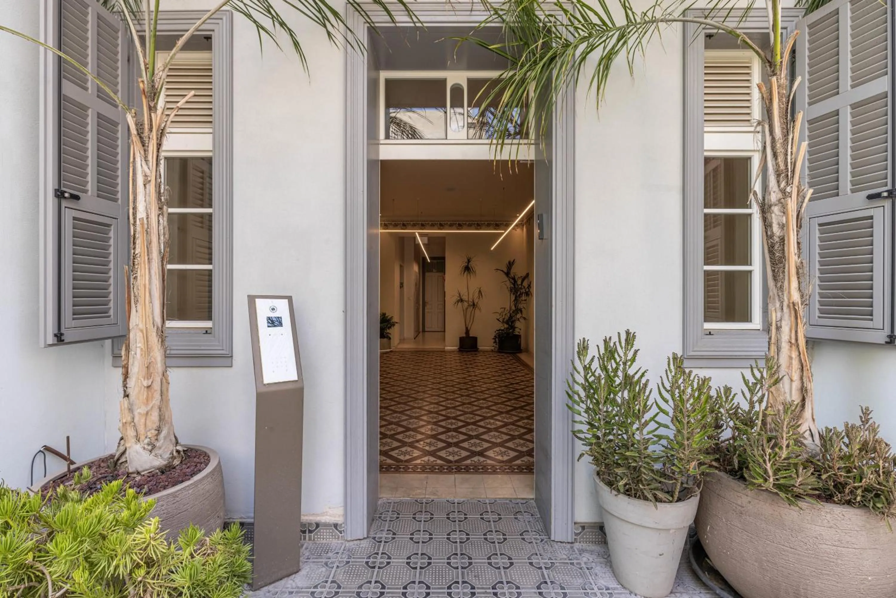 High Living Penthouse with Rooftop Pool