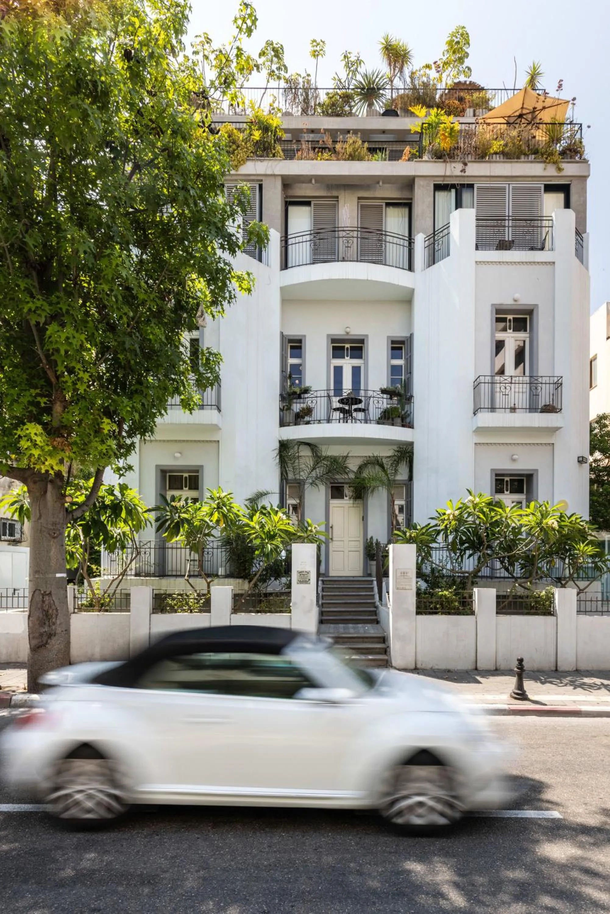 High Living Penthouse with Rooftop Pool