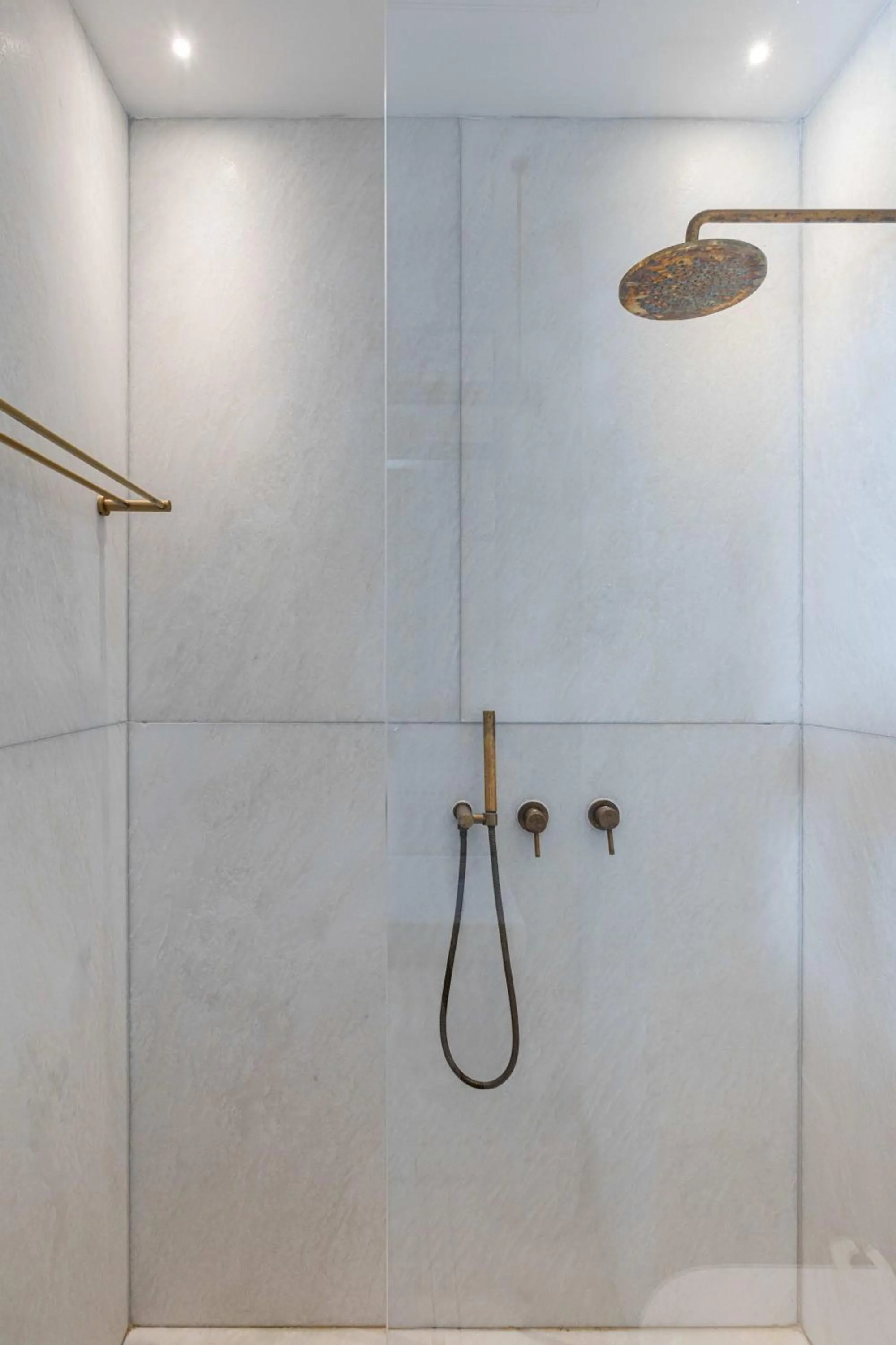 High Living Penthouse with Rooftop Pool