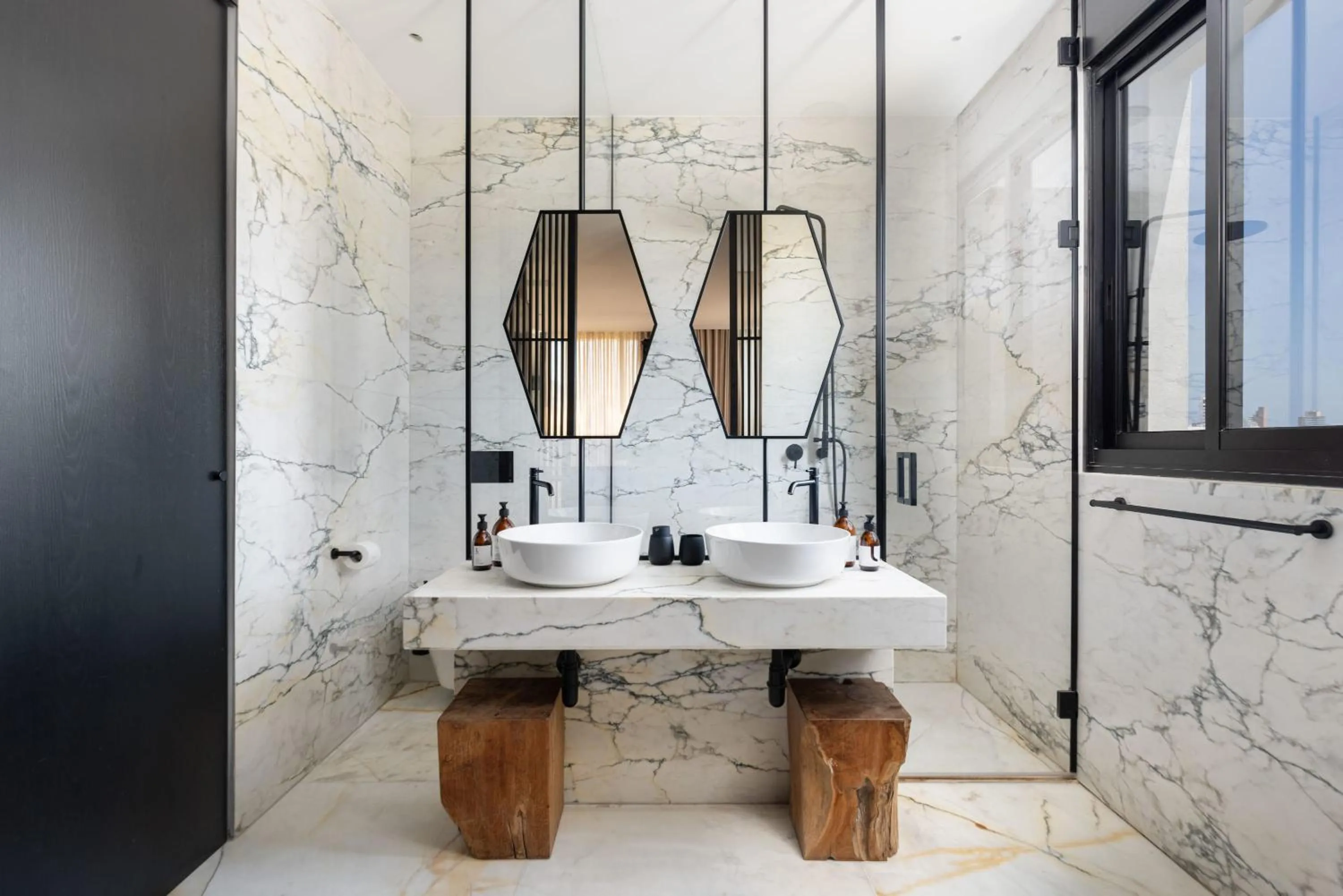 High Living Penthouse with Rooftop Pool