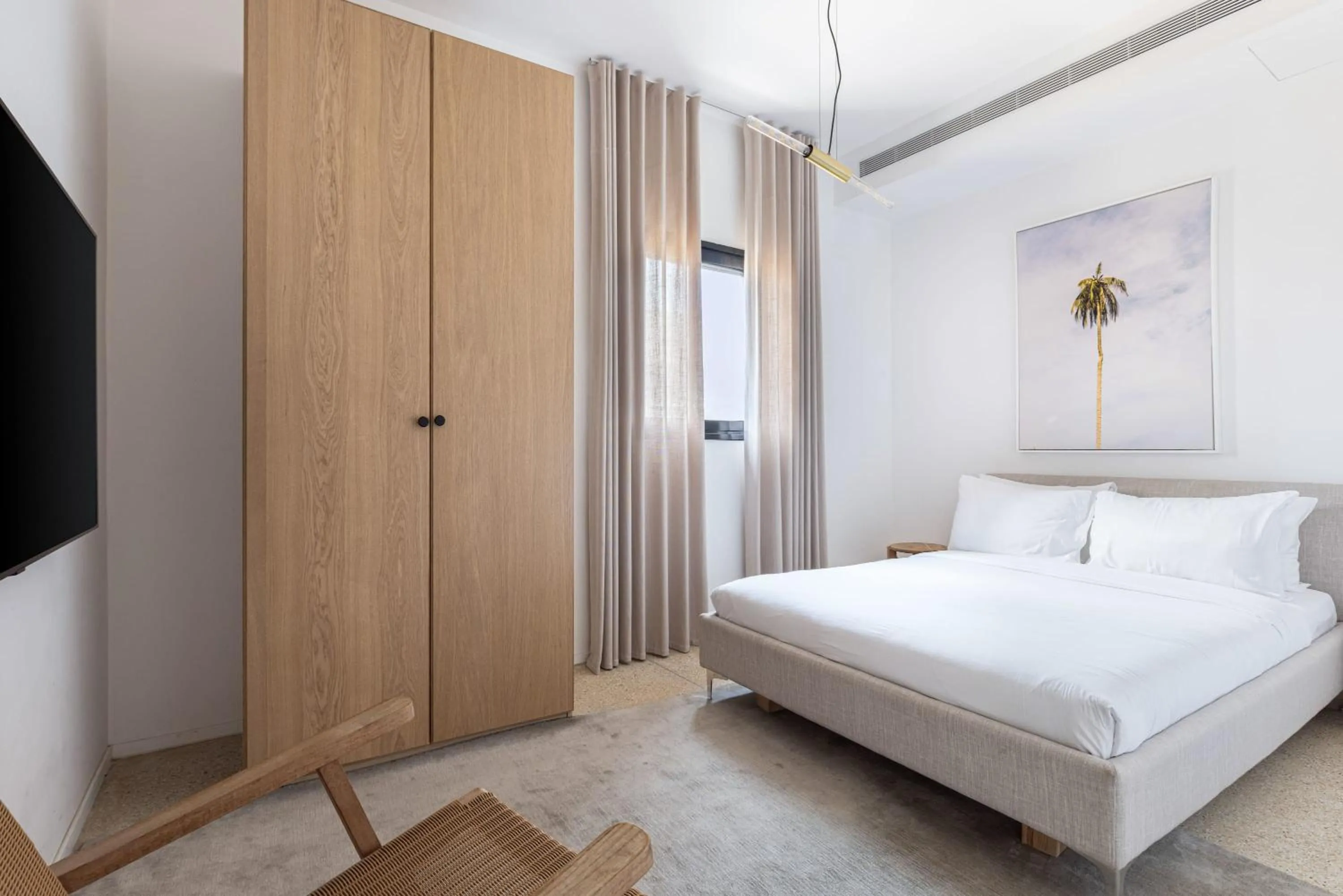 Bed in High Living Penthouse with Rooftop Pool