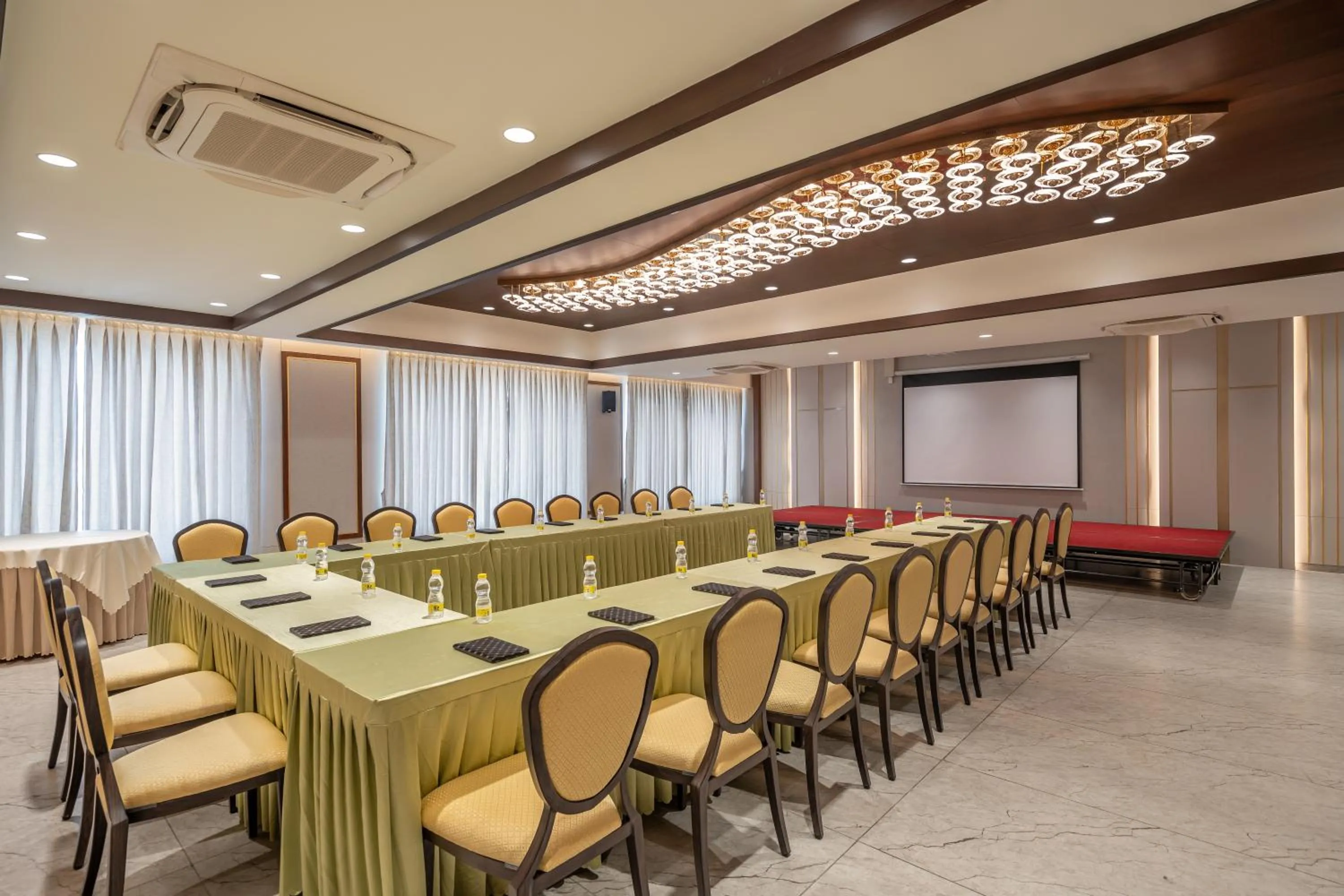 Banquet/Function facilities in Copper Leaf Hotels, Tirunelveli
