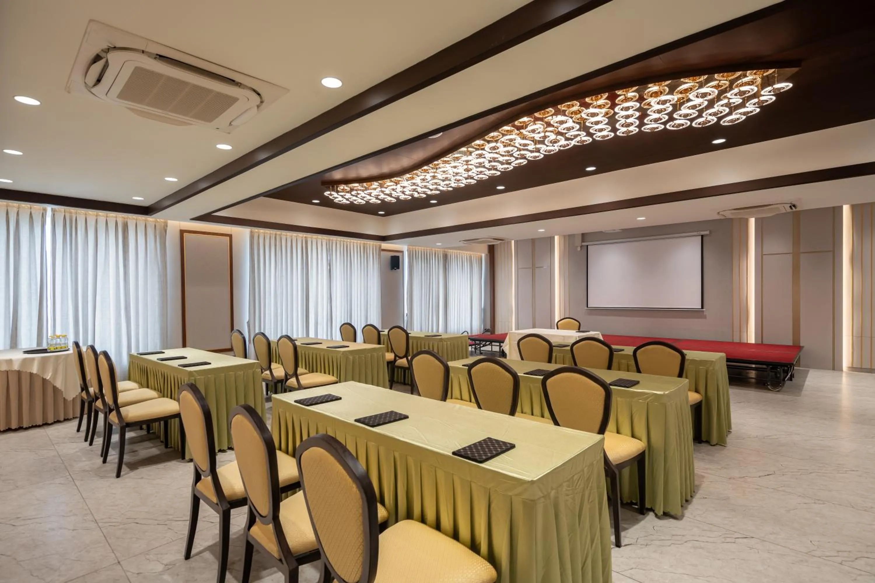 Banquet/Function facilities in Copper Leaf Hotels, Tirunelveli
