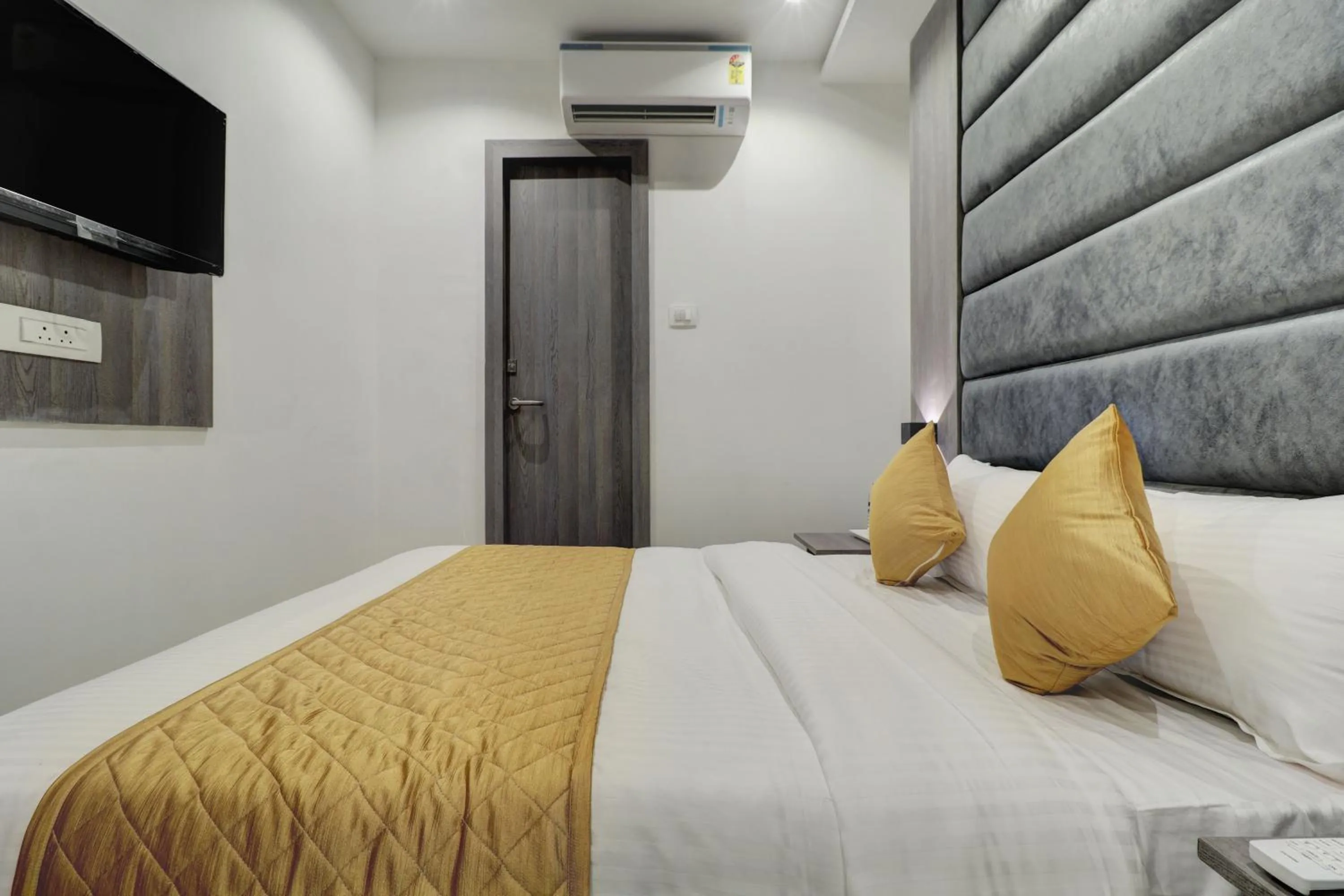 Bed in Hotel Isra International, BKC