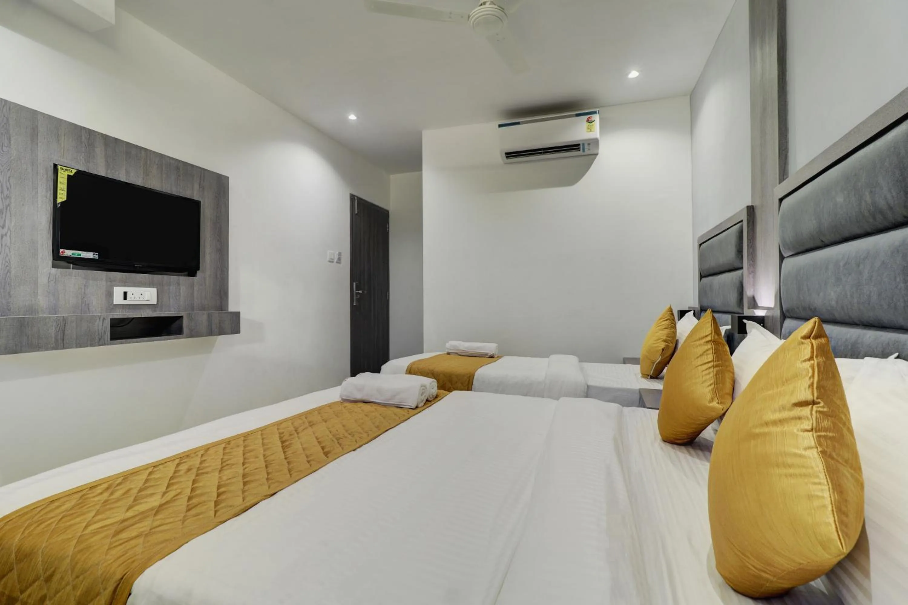 Bed in Hotel Isra International, BKC