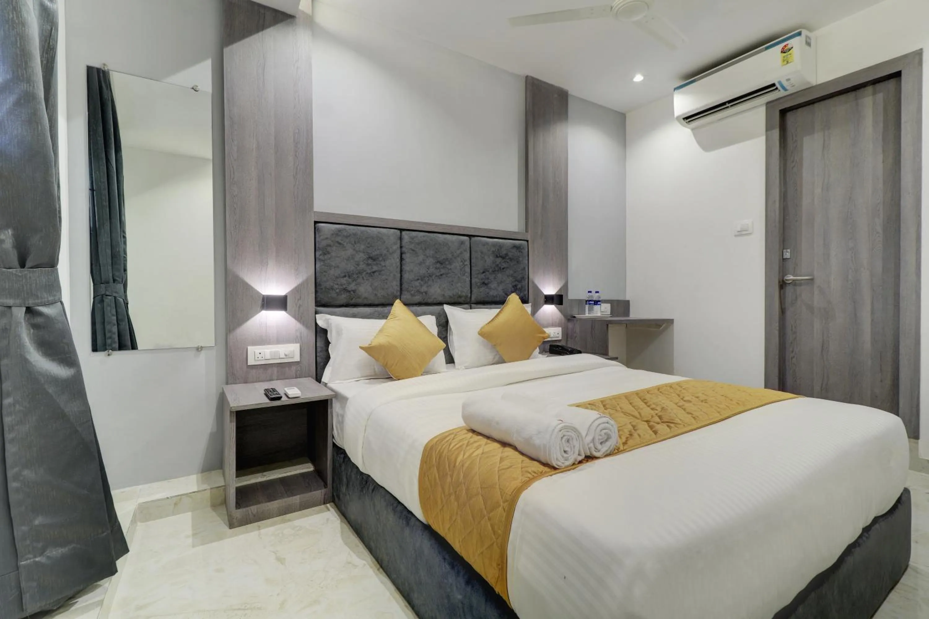 Bed in Hotel Isra International, BKC