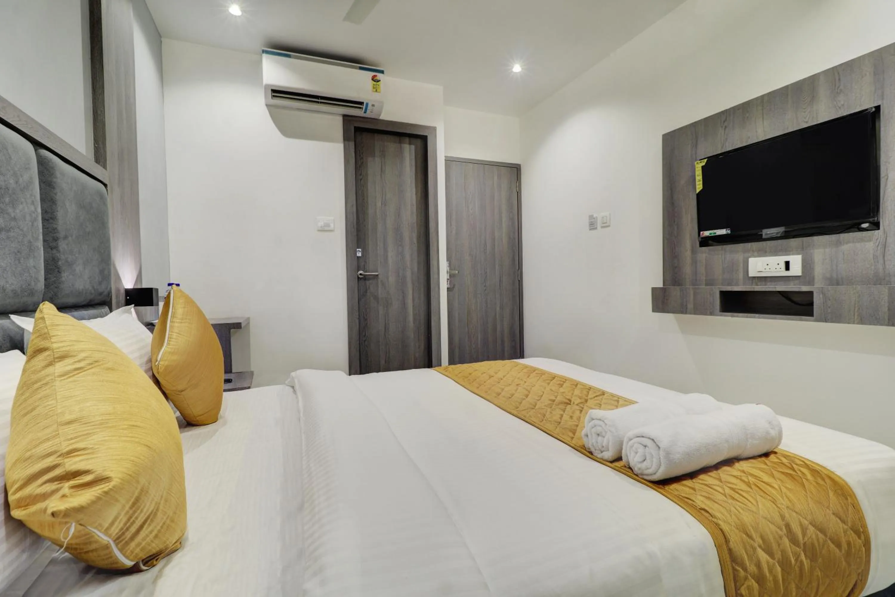 Bed in Hotel Isra International, BKC