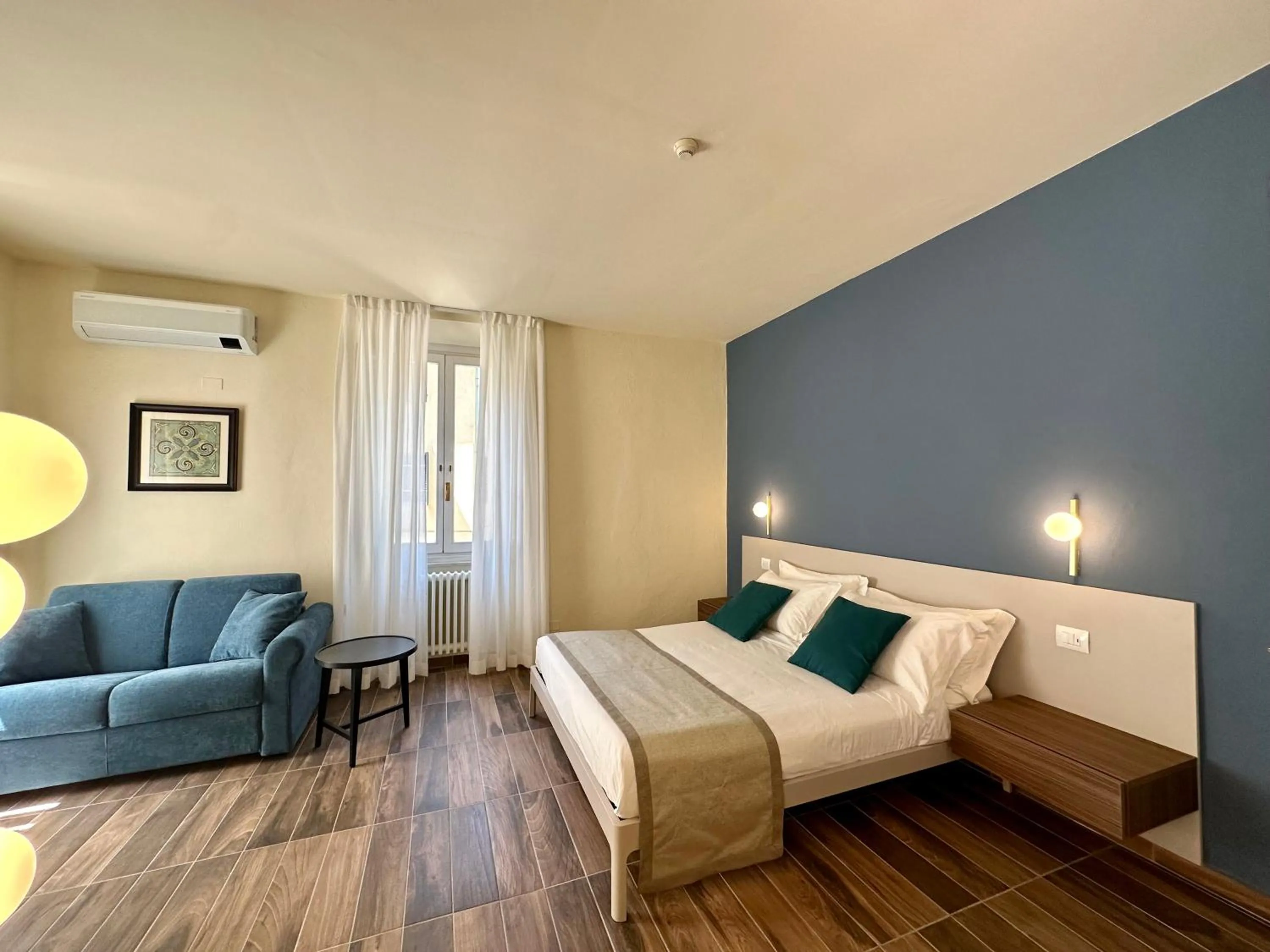 Deluxe Double Room with Extra Bed in La Ninfa Hotel