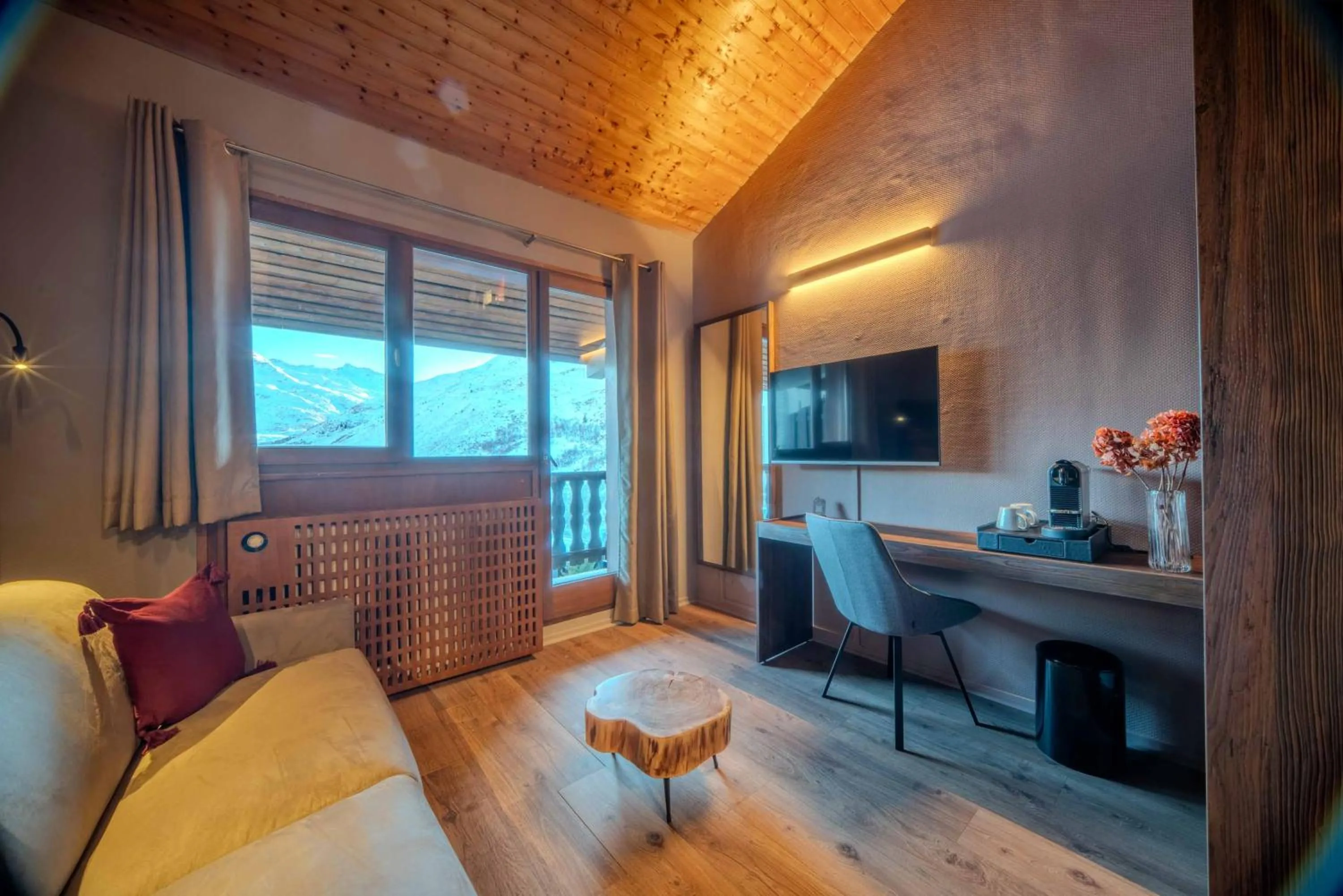 Photo of the whole room in Alpeen Hotel