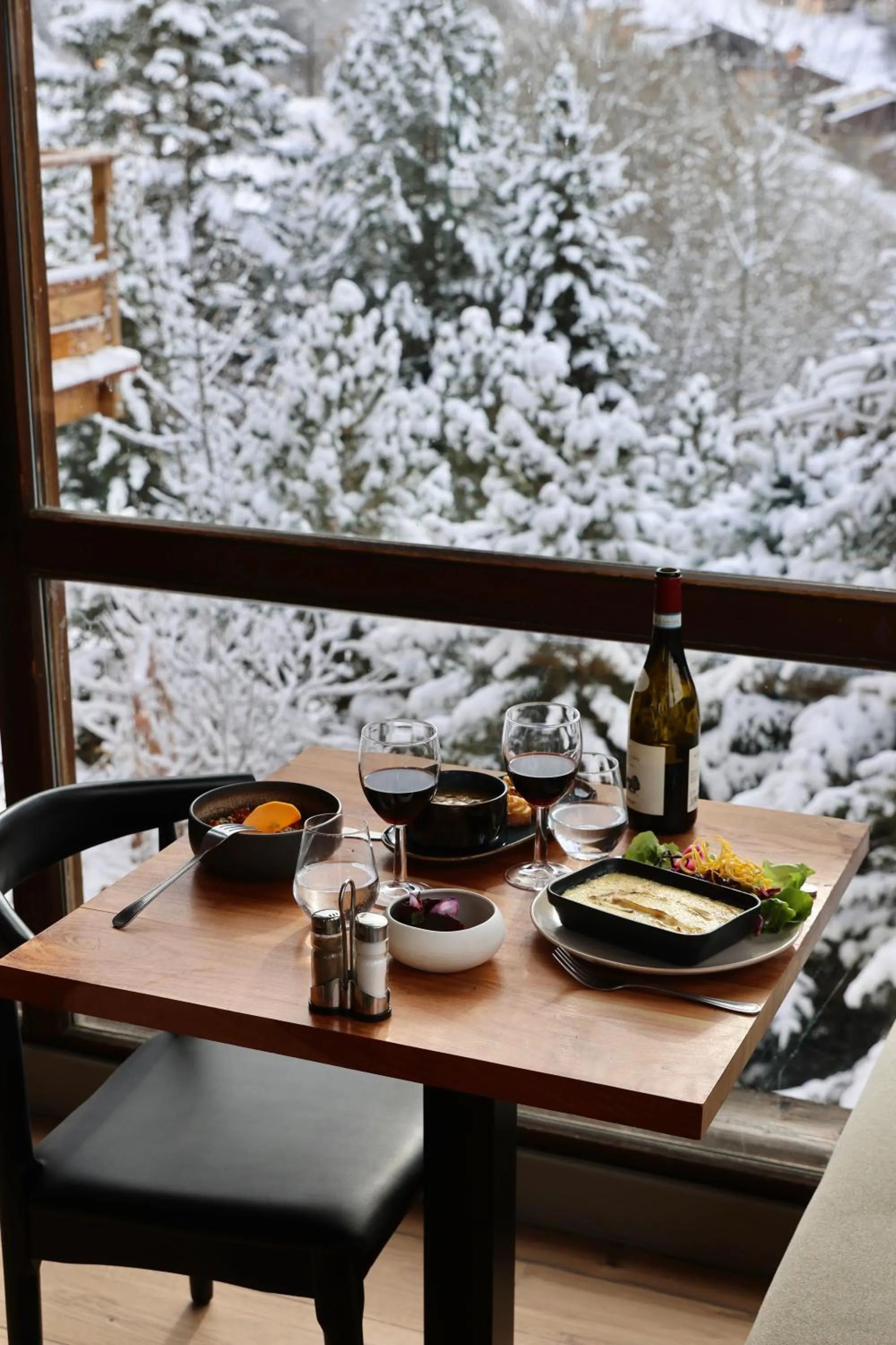 Restaurant/places to eat in Alpeen Hotel