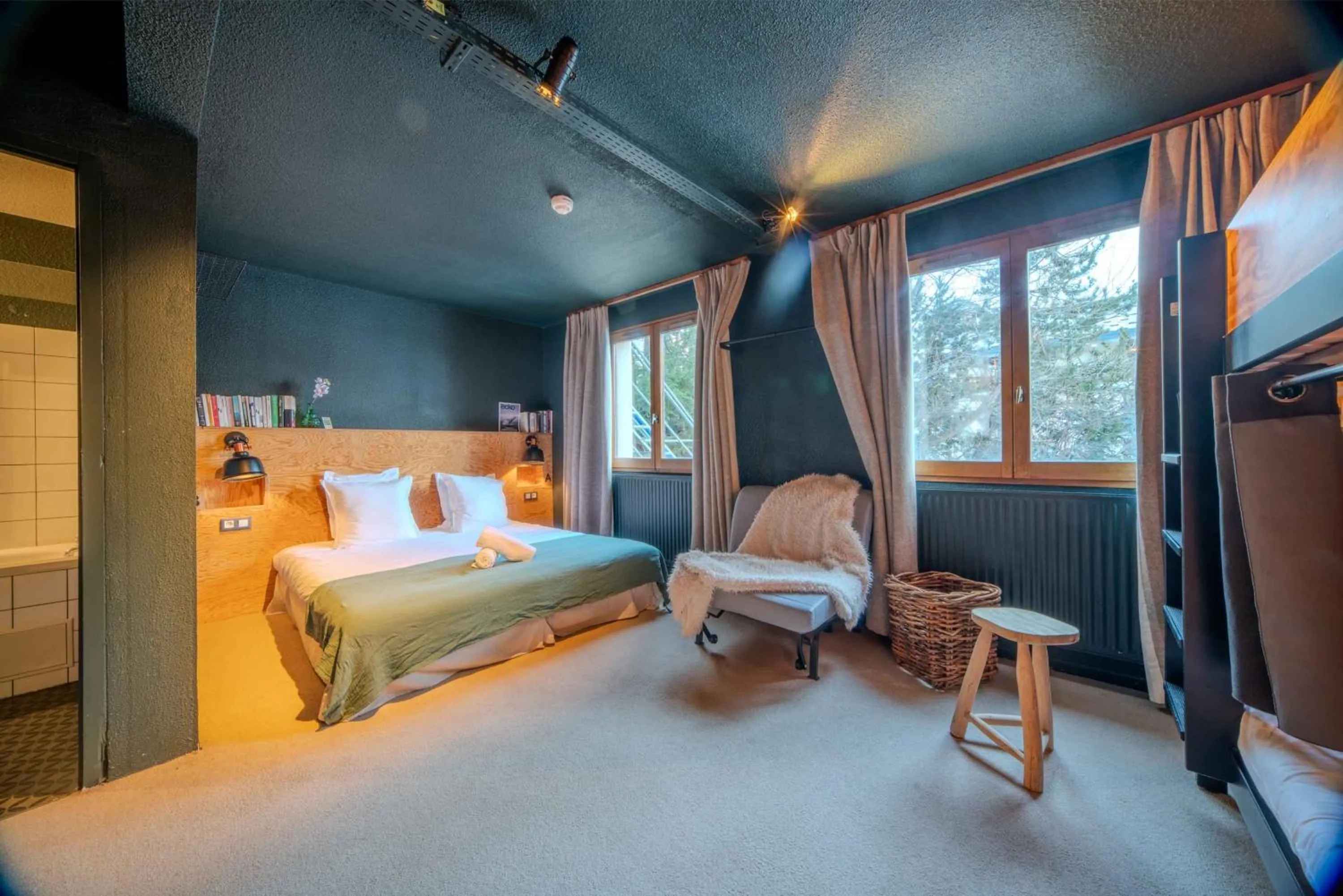 Bed in Alpeen Hotel