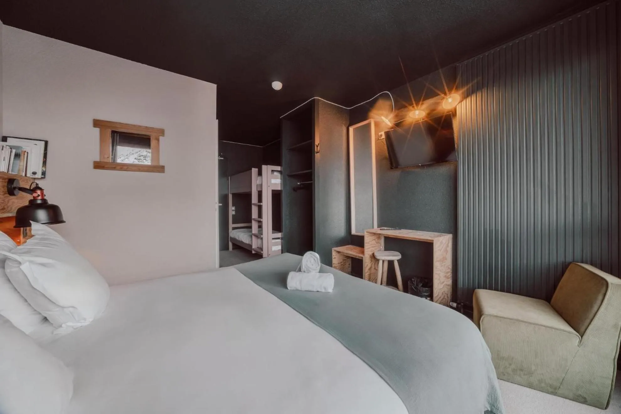 Bed in Alpeen Hotel