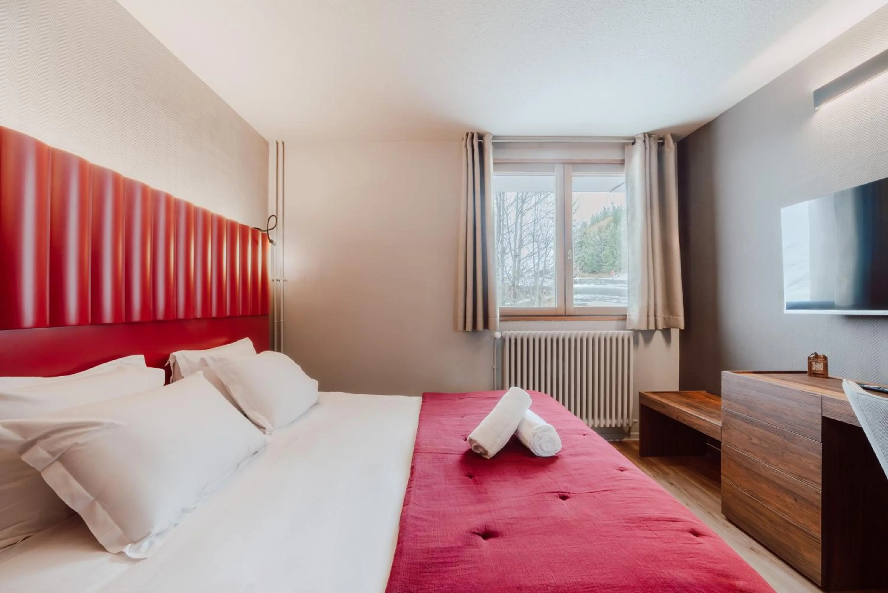Bedroom, Bed in Alpeen Hotel
