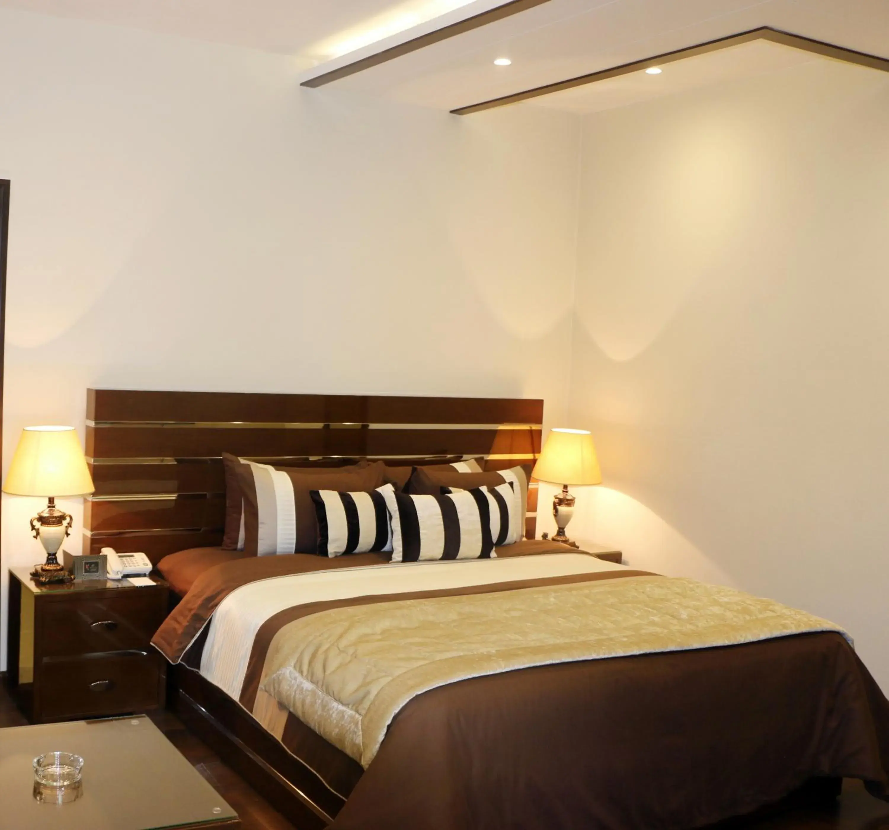 Bed in Royaute Luxury Suites and Hotel Gulberg Lahore Bed in Royaute Luxury Suites and Hotel Gulberg Lahore