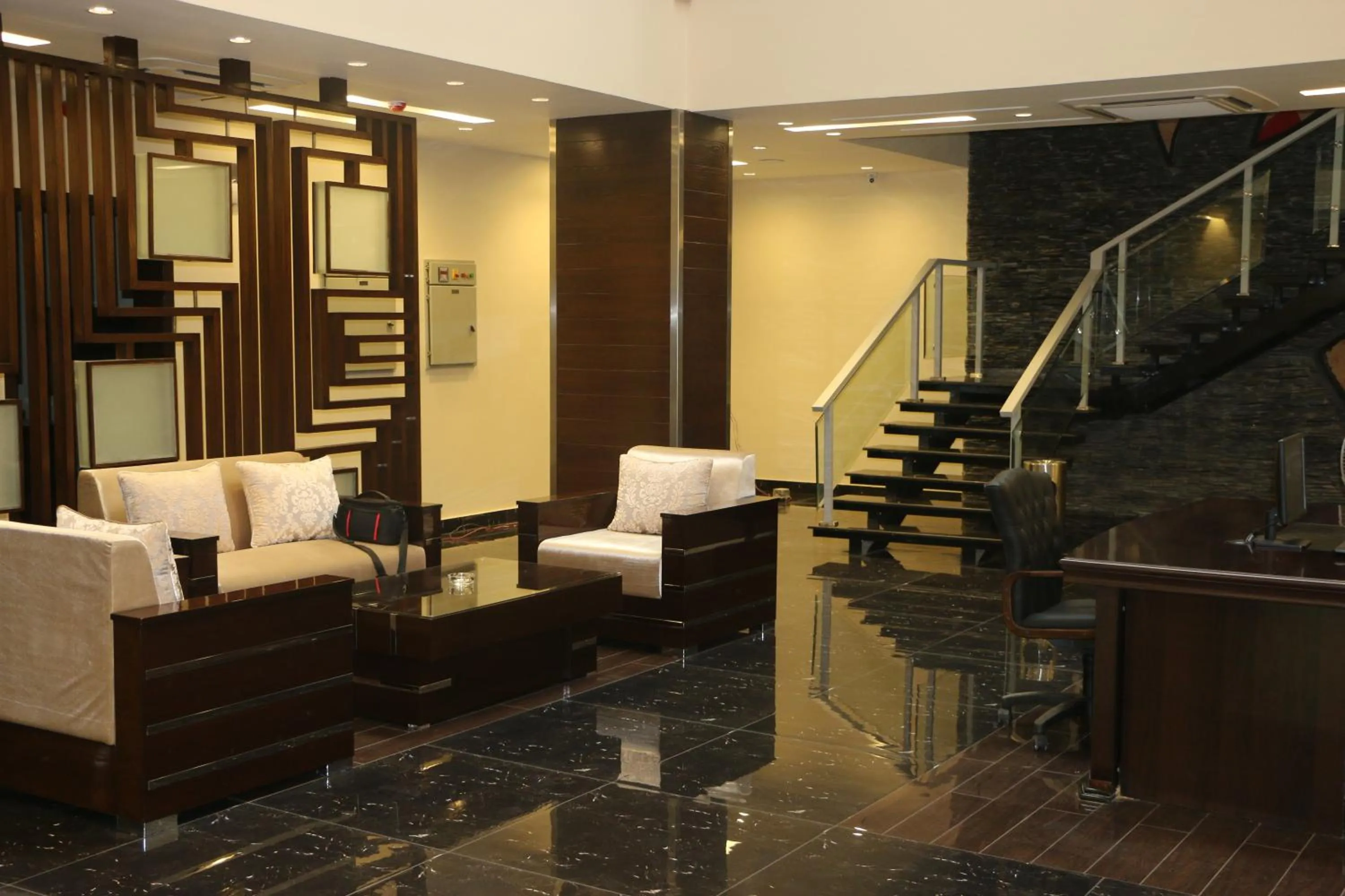 Lobby or reception in Royaute Luxury Suites and Hotel Gulberg Lahore