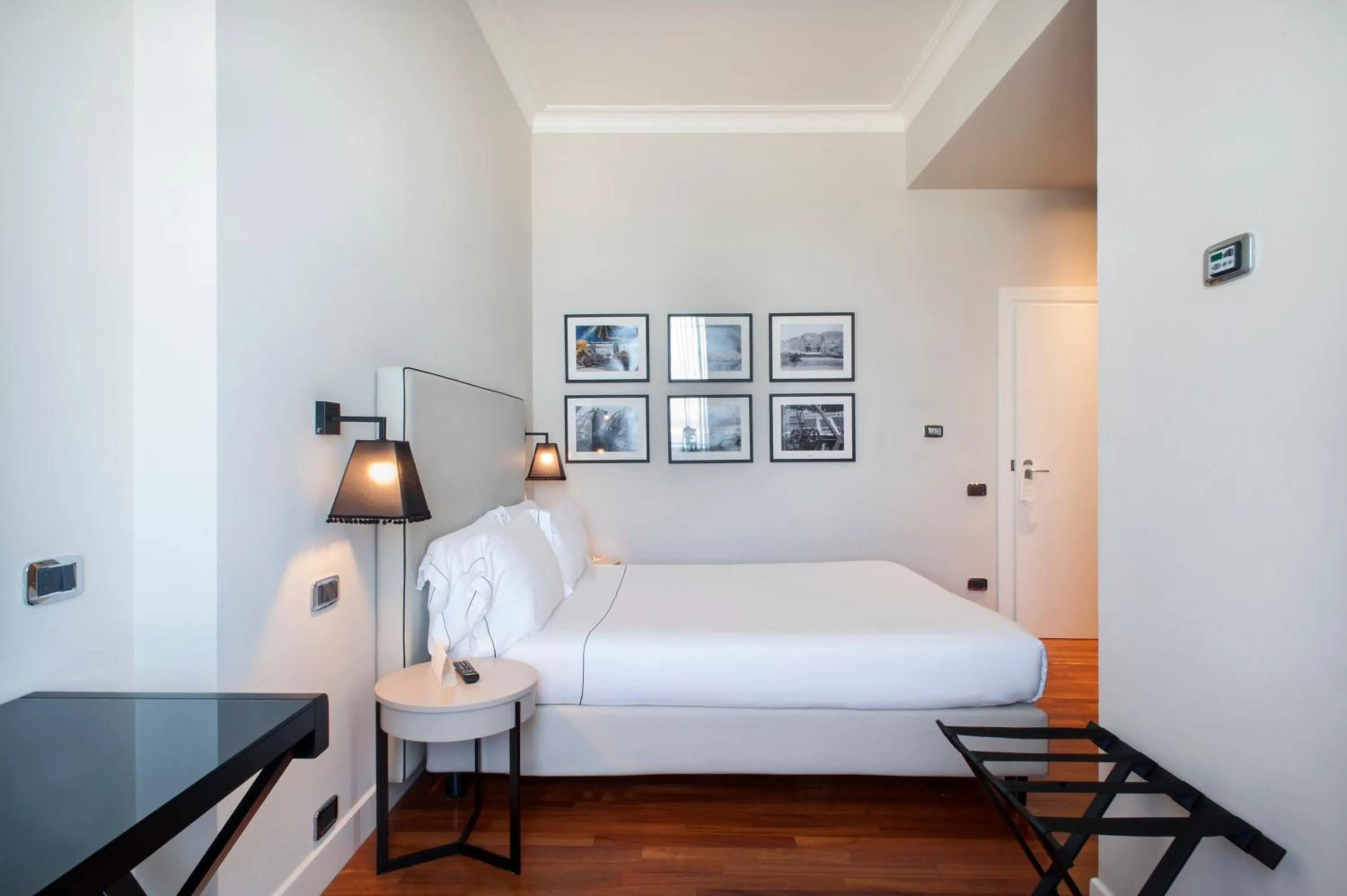 Photo of the whole room, Bed in SeePort Hotel