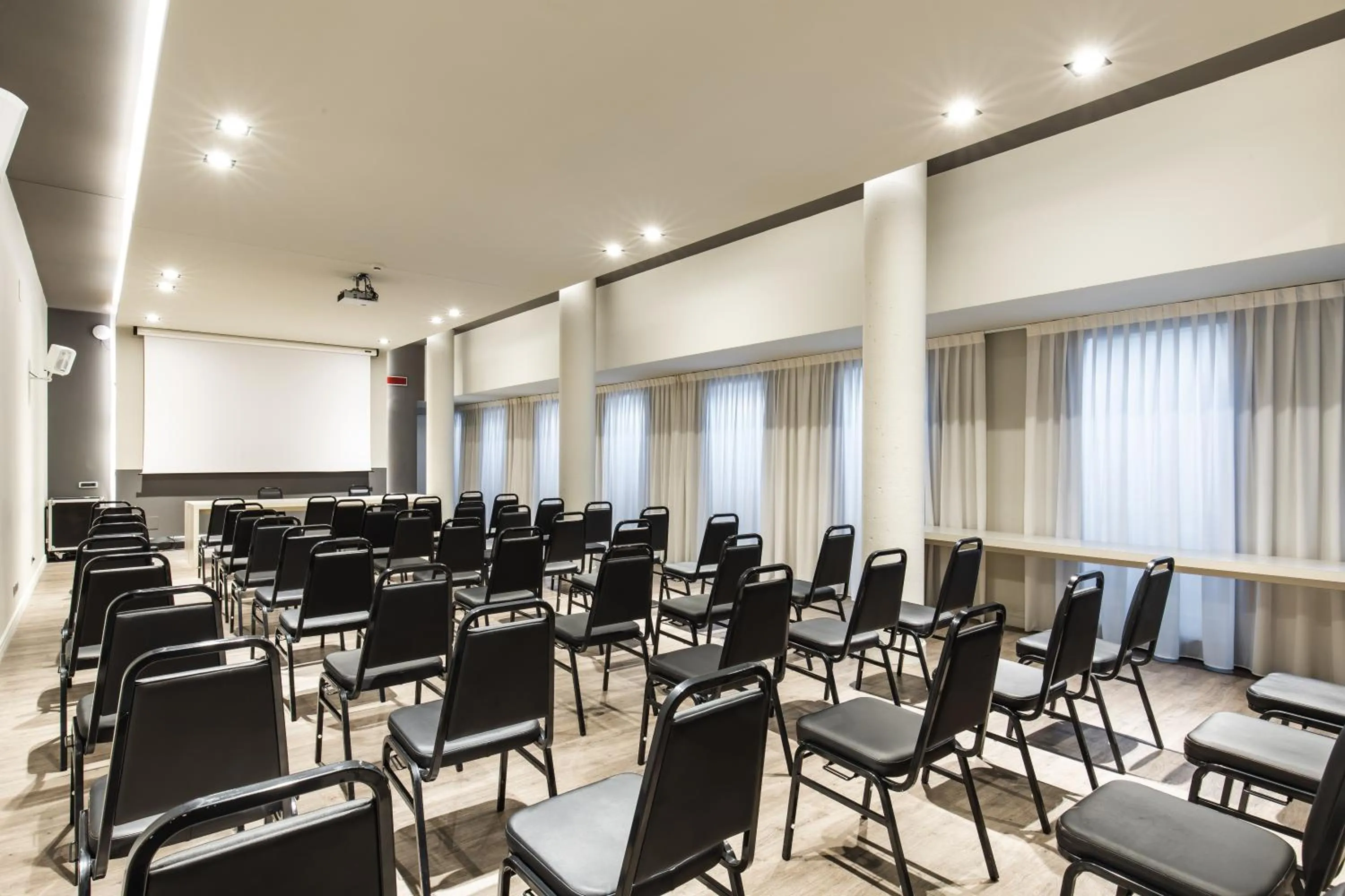 Meeting/conference room in SeePort Hotel