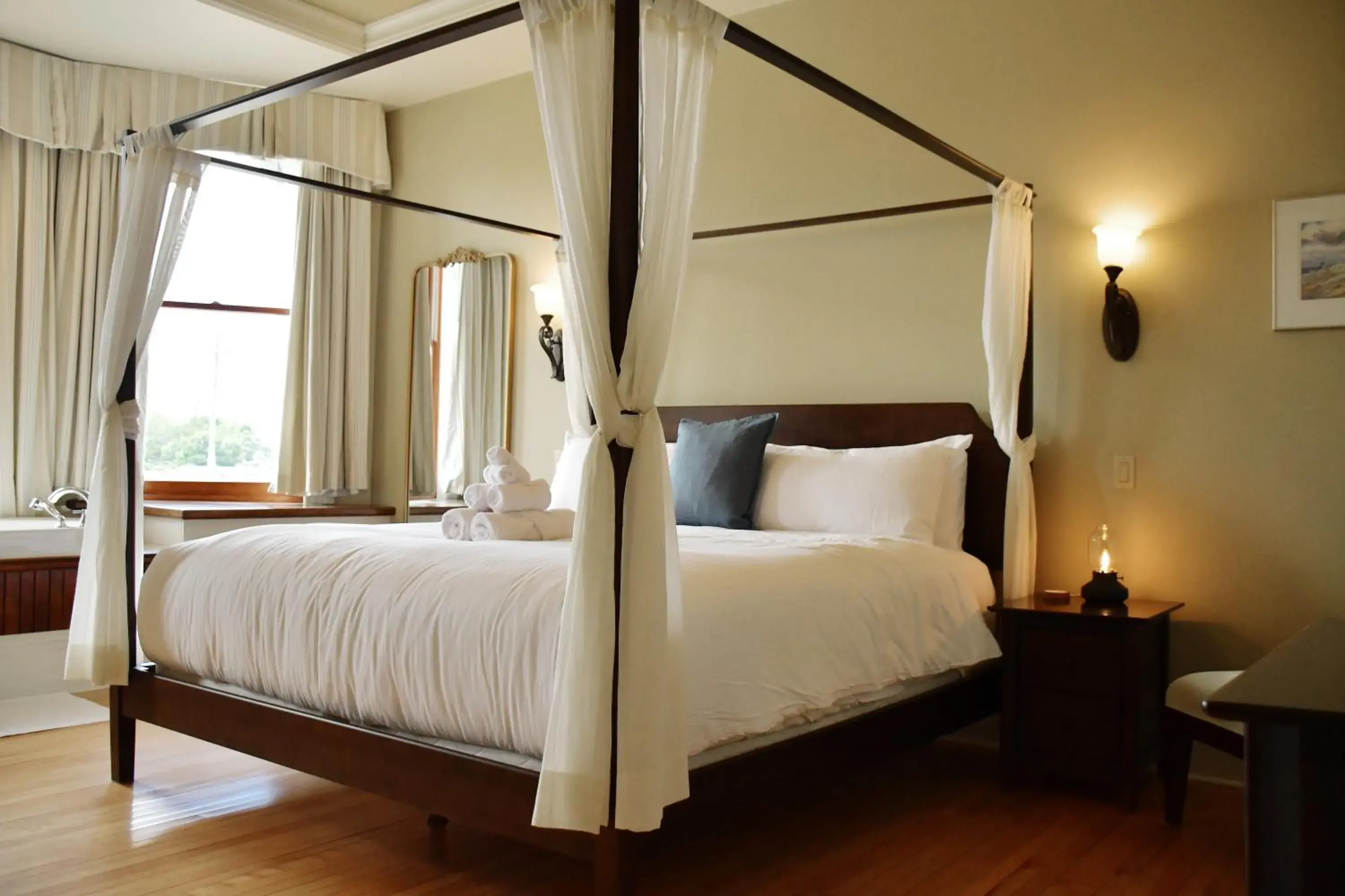 Superior King Room in Tait House by Bower Boutique Hotels Superior King Room in Tait House by Bower Boutique Hotels