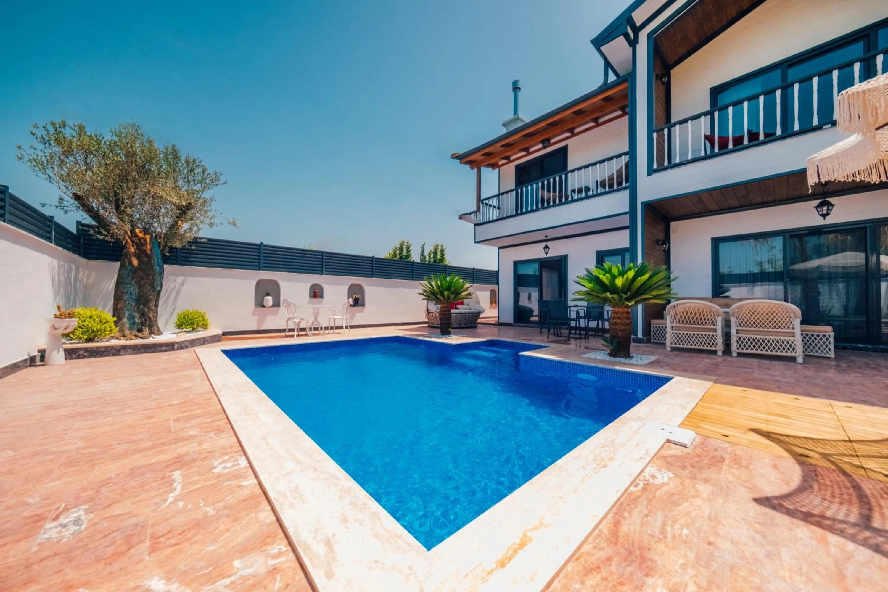 Swimming pool in Sapanca Göldibi Suit Bungalov