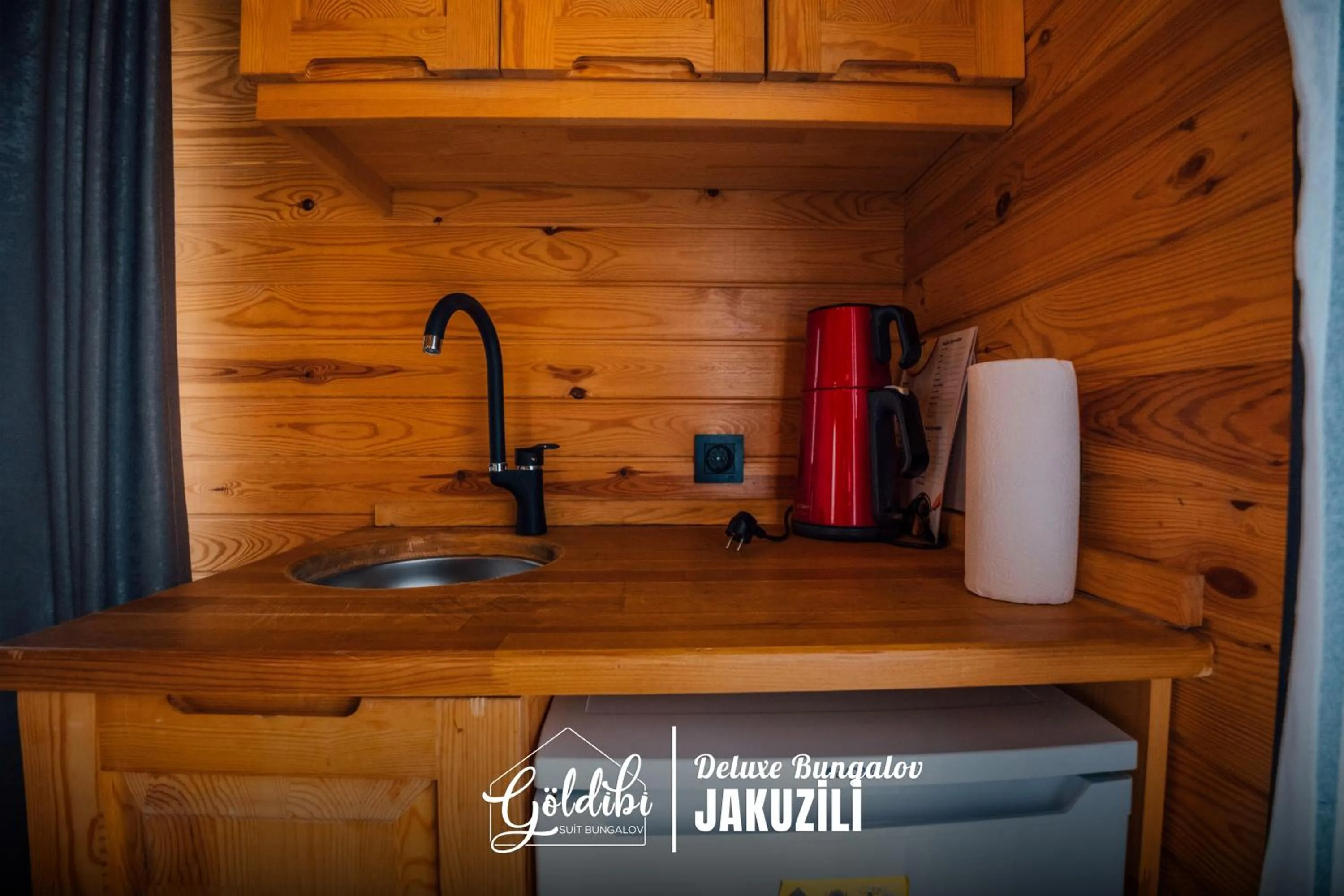 Kitchen or kitchenette in Sapanca Göldibi Suit Bungalov