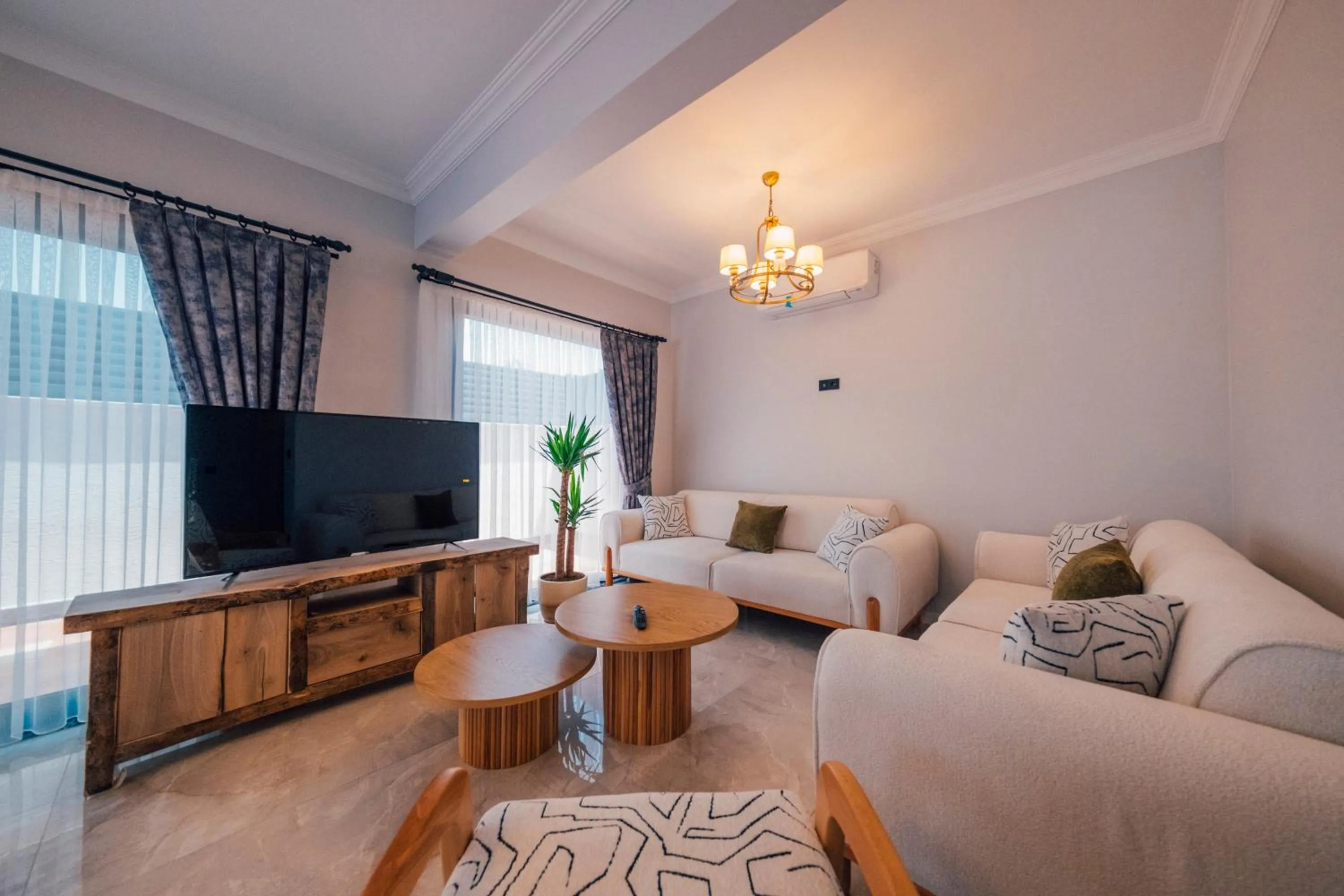 Communal lounge/ TV room in Sapanca Göldibi Suit Bungalov