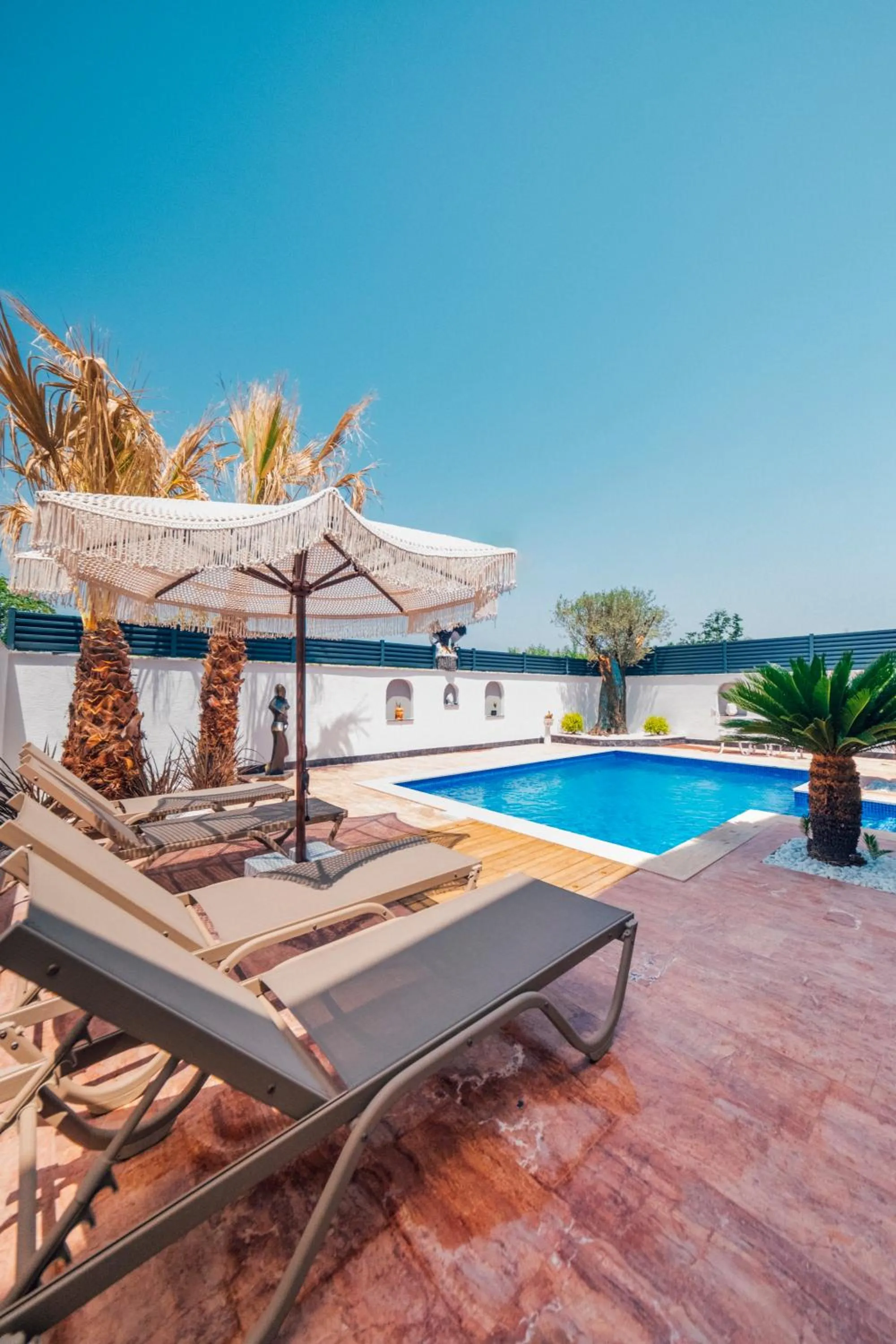 Swimming pool in Sapanca Göldibi Suit Bungalov