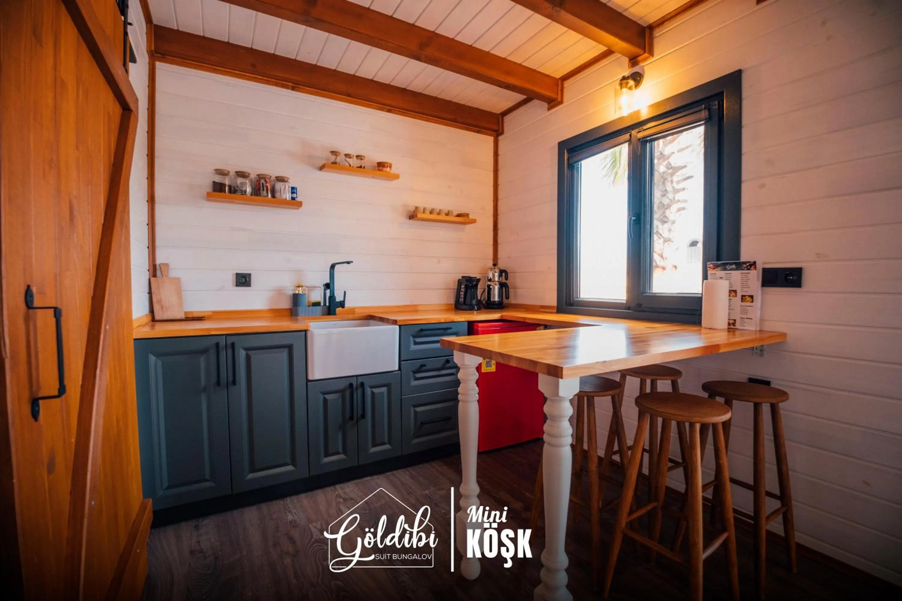 Kitchen or kitchenette in Sapanca Göldibi Suit Bungalov